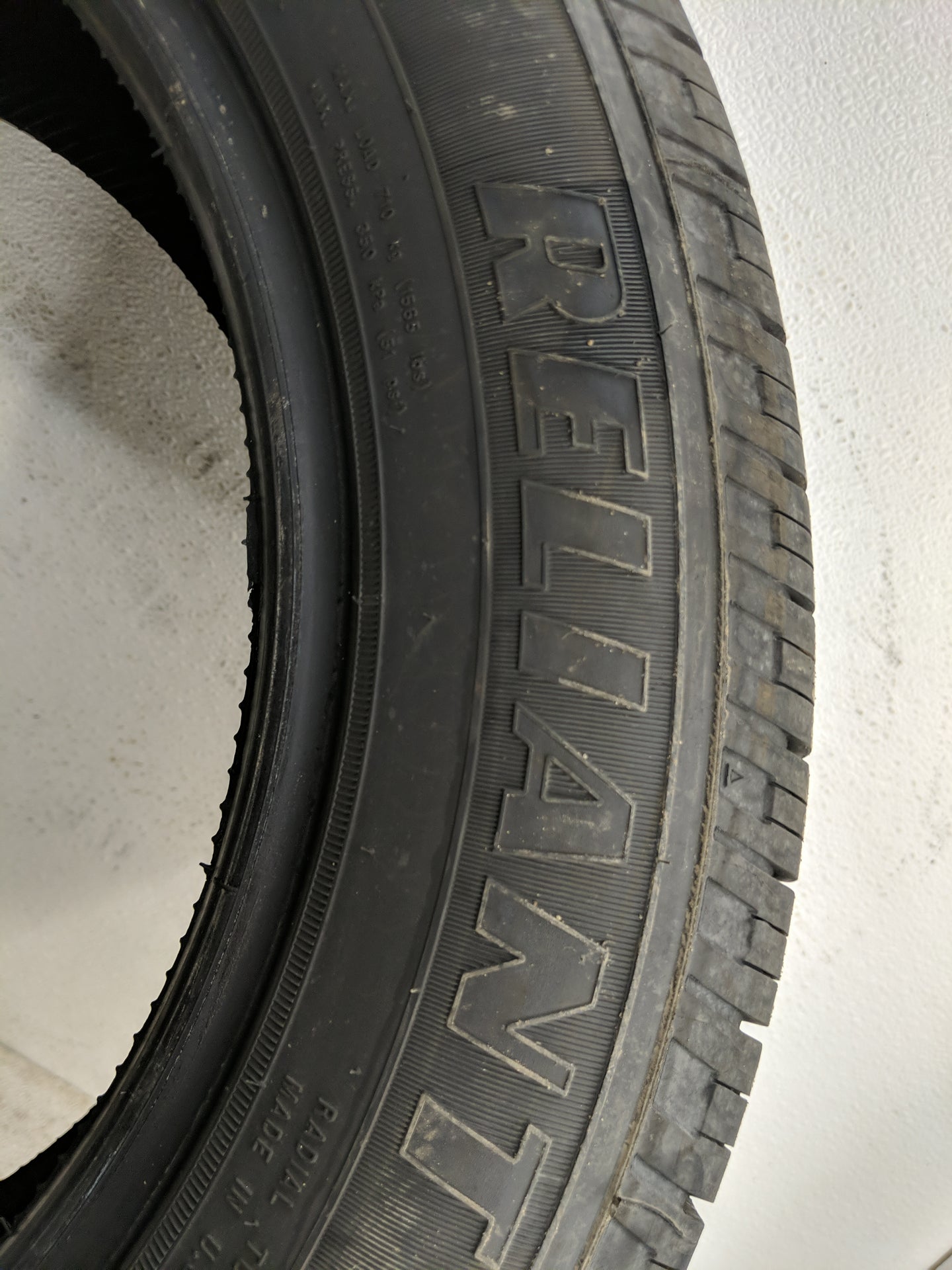 Used Tire 215/60R17 GOODYEAR RELIANT ALL SEASON 96V - Tread Depth 8.5/32 - Oemusedautoparts1.com