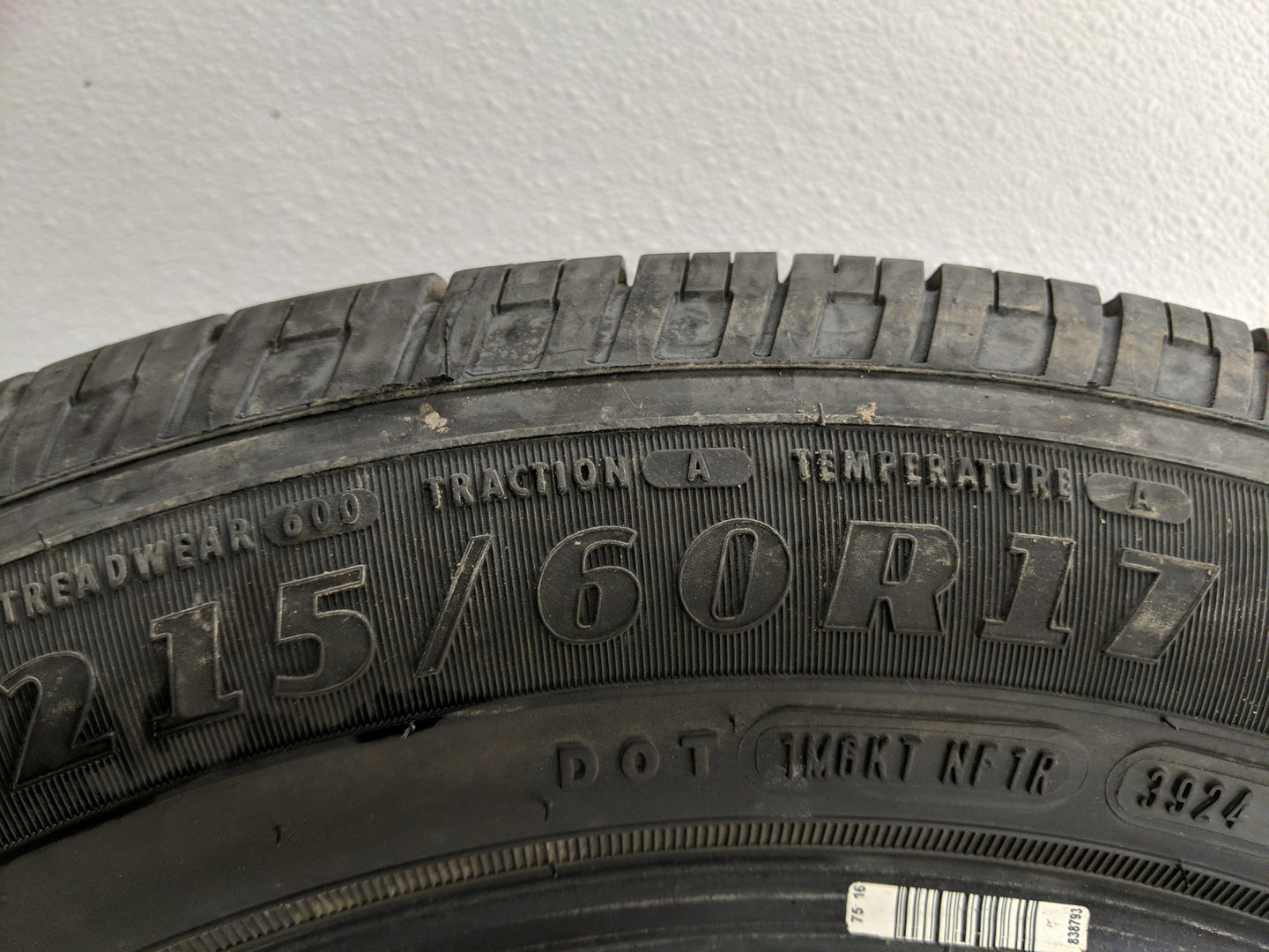 Used Tire 215/60R17 GOODYEAR RELIANT ALL SEASON 96V - Tread Depth 8.5/32 - Oemusedautoparts1.com