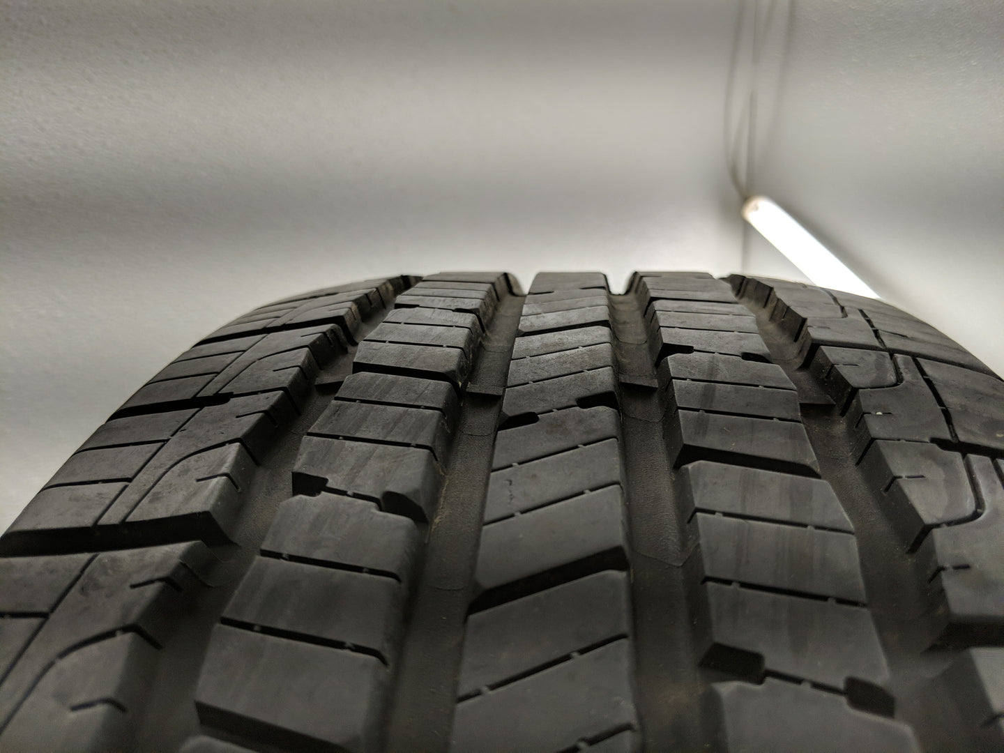 Used Tire 215/60R17 GOODYEAR RELIANT ALL SEASON 96V - Tread Depth 8.5/32 - Oemusedautoparts1.com