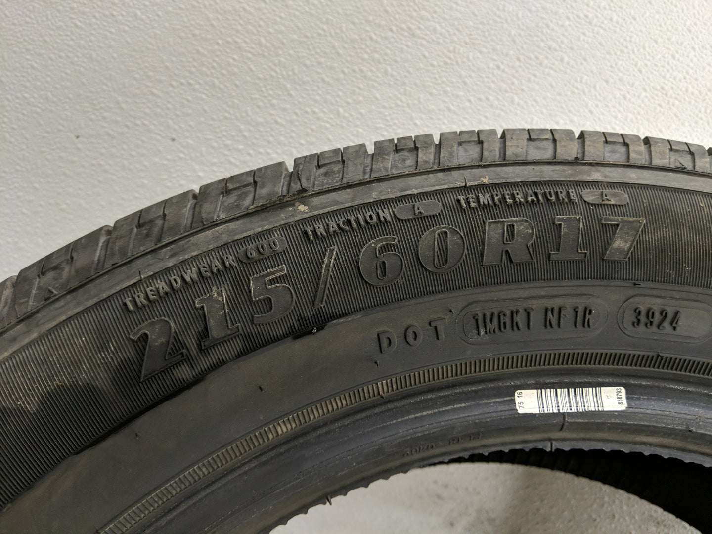 Used Tire 215/60R17 GOODYEAR RELIANT ALL SEASON 96V - Tread Depth 8.5/32 - Oemusedautoparts1.com