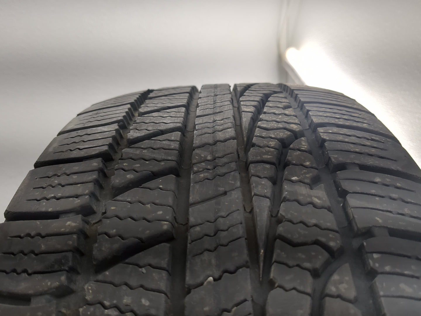 Used Tire 225/60R17 GOODYEAR ASSURANCE WEATHERREADY 99H - Tread Depth 9/32 - Oemusedautoparts1.com