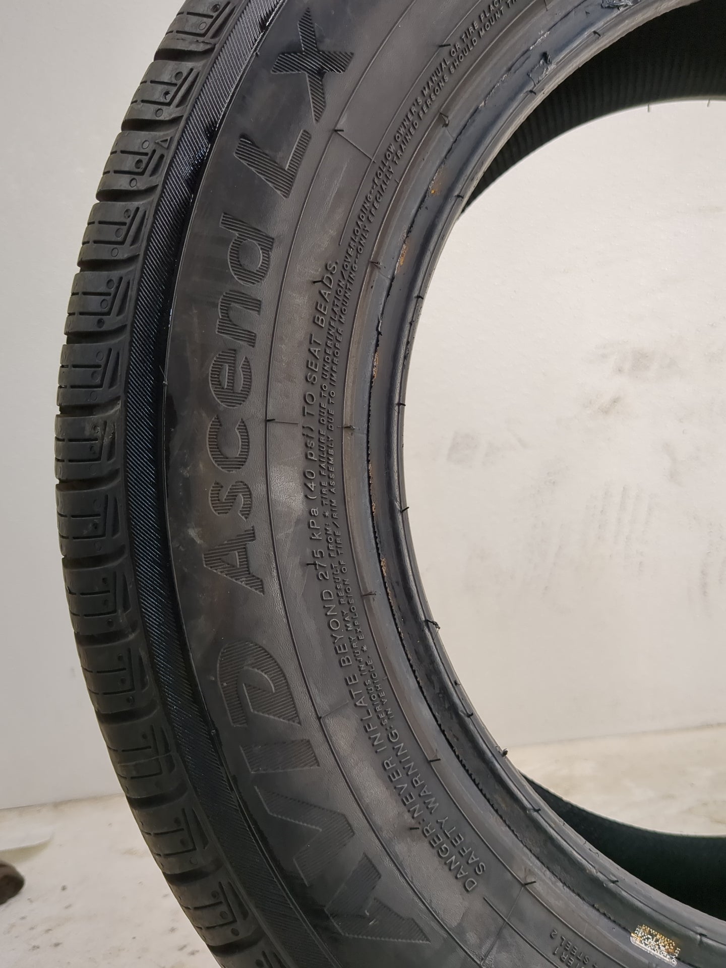 Used Tire 185/65R15 YOKOHAMA AVID ASCEND LX 88H - Tread Depth 10/32 - Oemusedautoparts1.com