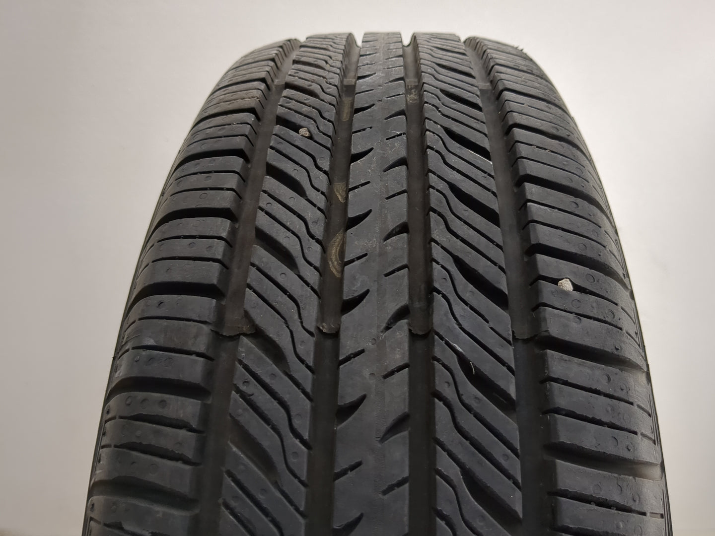 Used Tire 185/65R15 YOKOHAMA AVID ASCEND LX 88H - Tread Depth 10/32 - Oemusedautoparts1.com