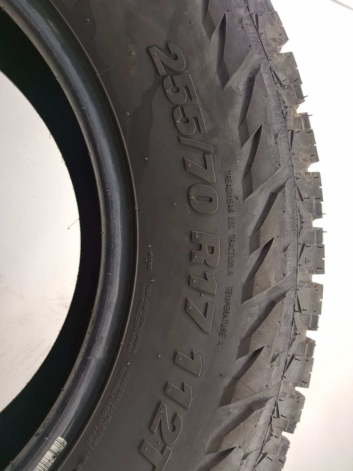 Used Tire 225/70R17 KUMHO ROADVENTURE AT52 112T - Tread Depth 10/32 - Oemusedautoparts1.com