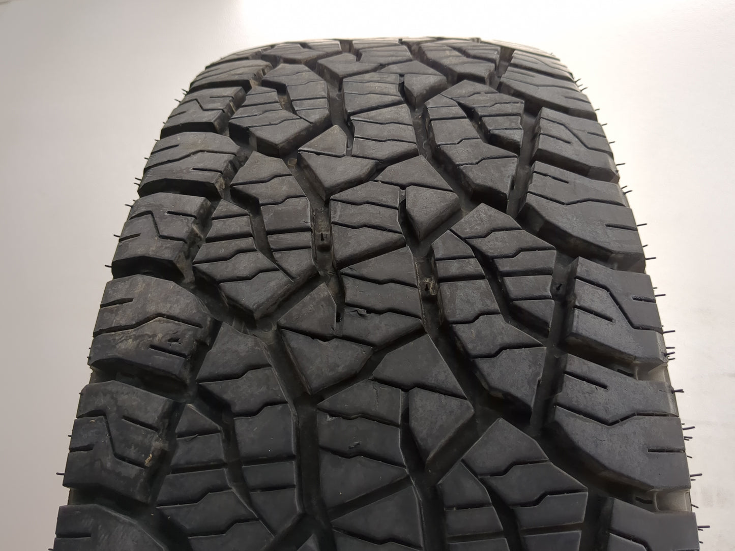Used Tire 225/70R17 KUMHO ROADVENTURE AT52 112T - Tread Depth 10/32 - Oemusedautoparts1.com