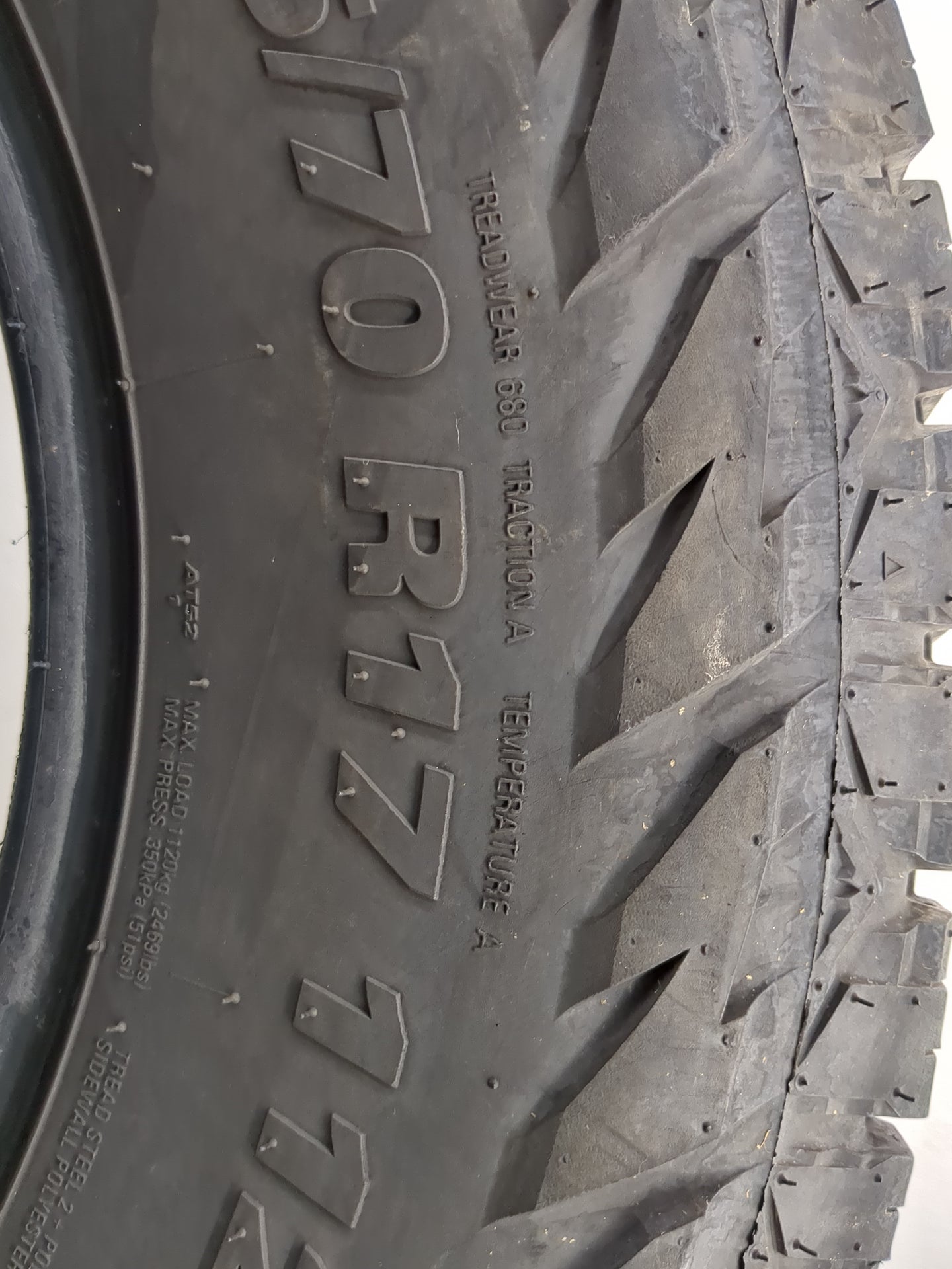 Used Tire 225/70R17 KUMHO ROADVENTURE AT52 112T - Tread Depth 10/32 - Oemusedautoparts1.com
