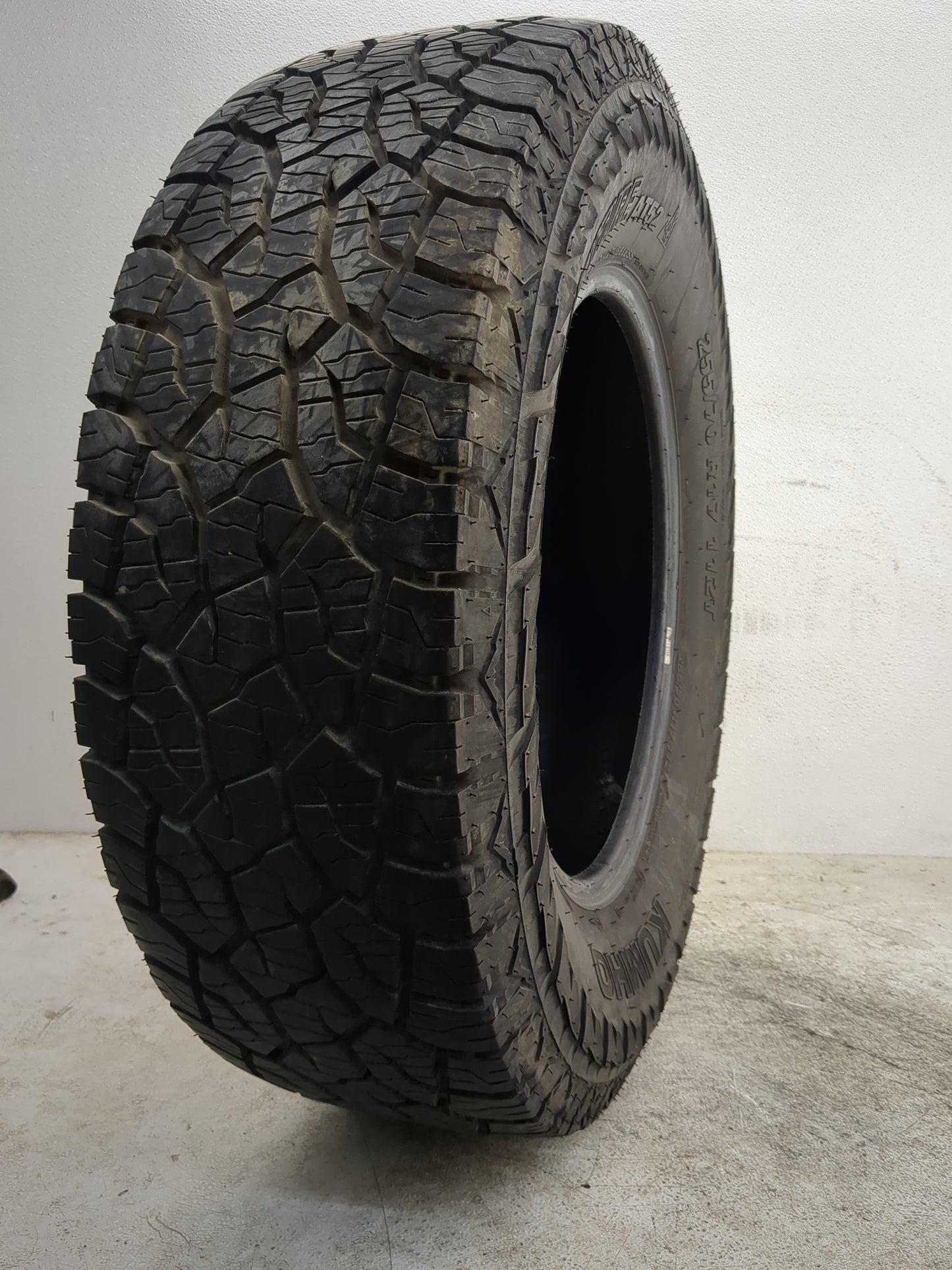 Used Tire 225/70R17 KUMHO ROADVENTURE AT52 112T - Tread Depth 10/32 - Oemusedautoparts1.com
