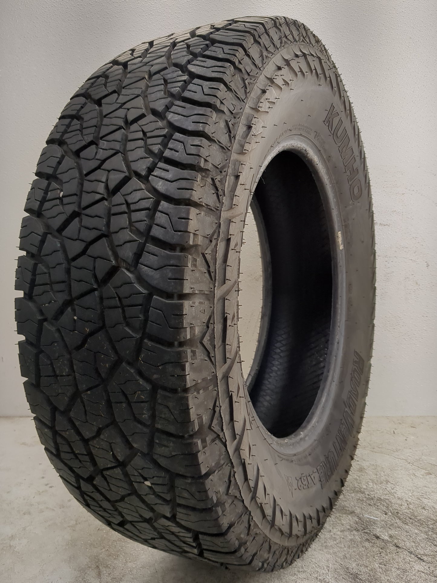 Used Tire 225/70R17 KUMHO ROADVENTURE AT52 112T - Tread Depth 10/32 - Oemusedautoparts1.com