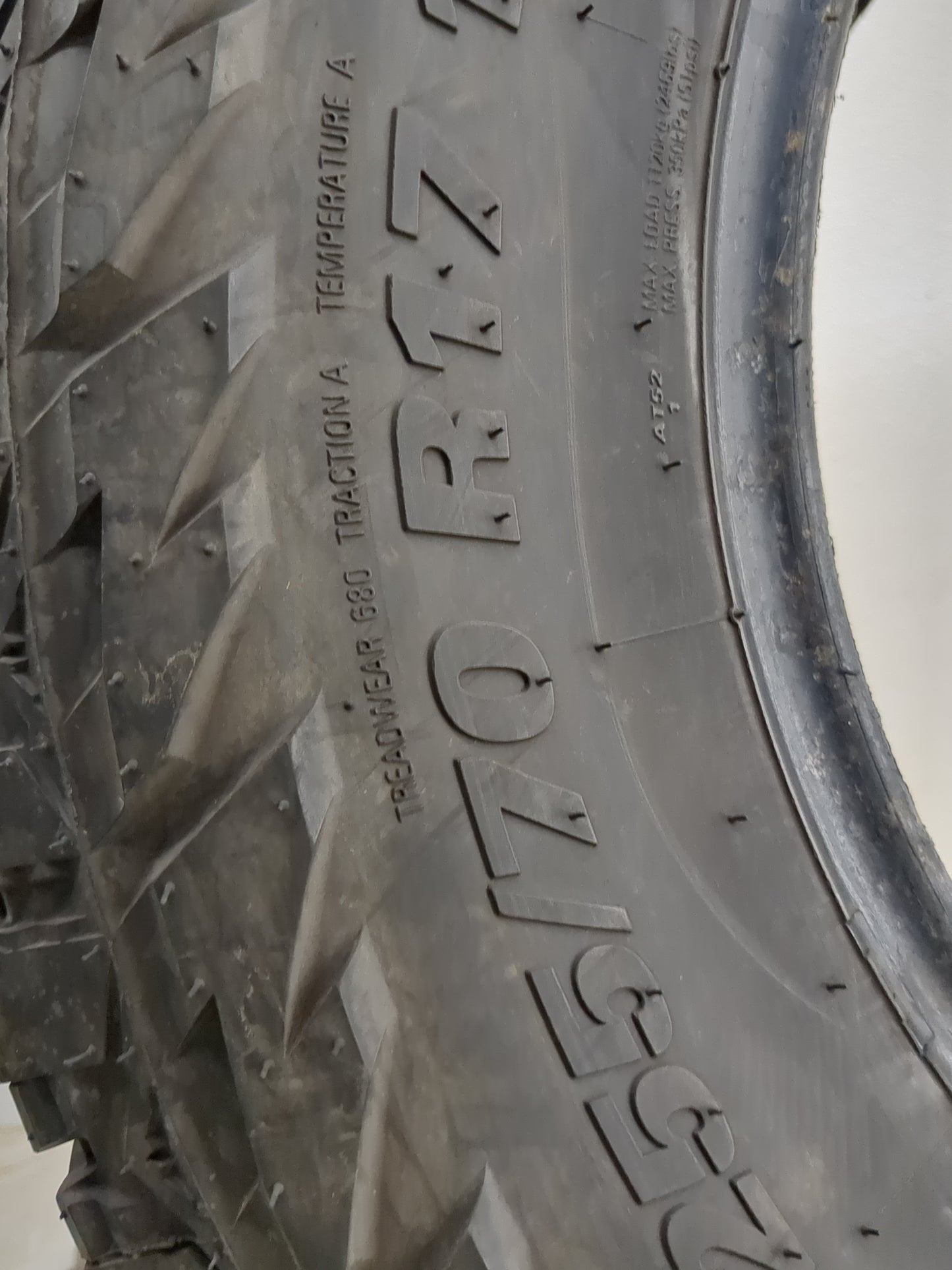 Used Tire 225/70R17 KUMHO ROADVENTURE AT52 112T - Tread Depth 10/32 - Oemusedautoparts1.com