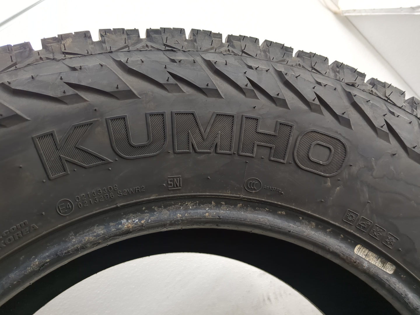 Used Tire 225/70R17 KUMHO ROADVENTURE AT52 112T - Tread Depth 10/32 - Oemusedautoparts1.com
