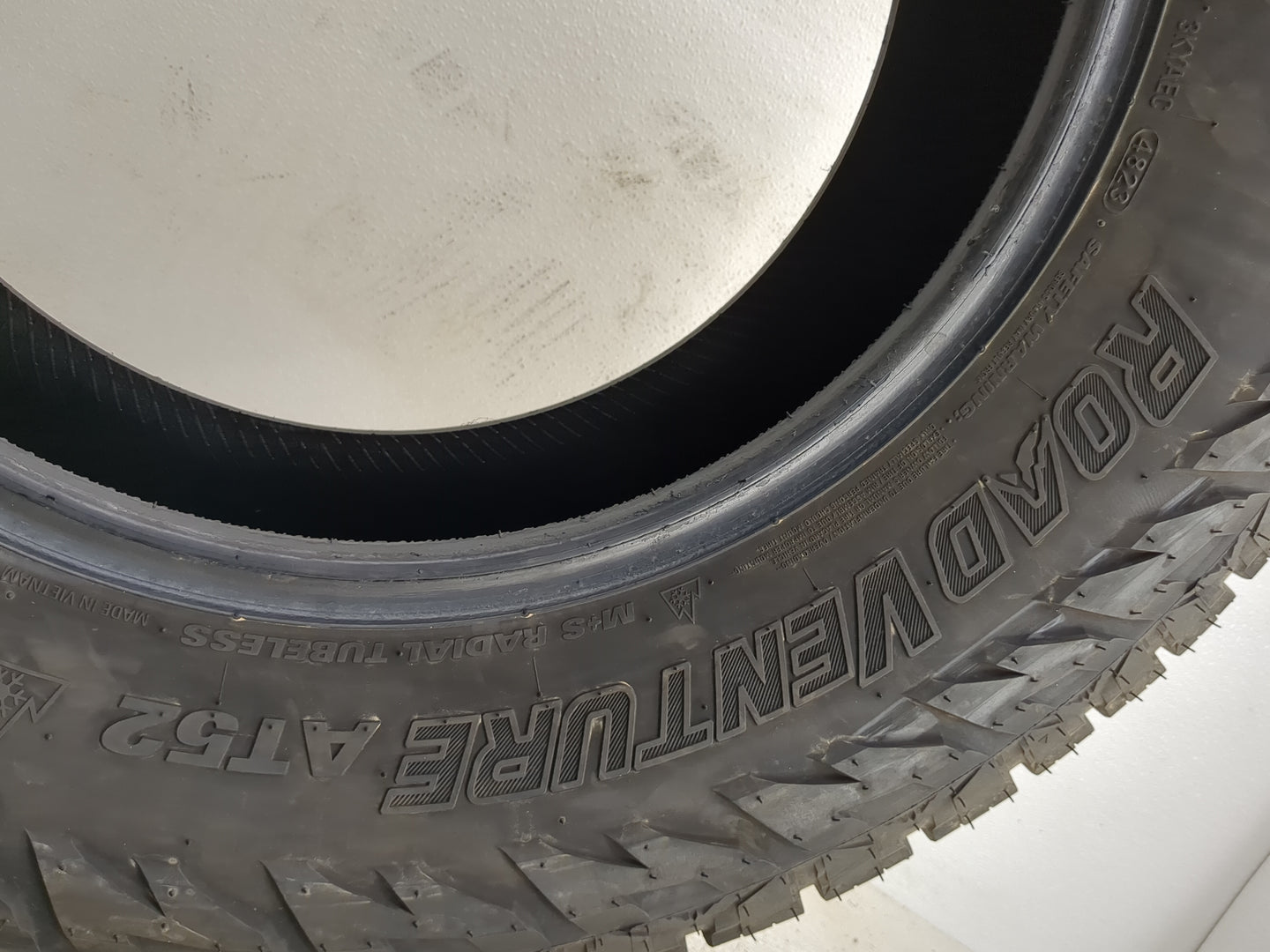 Used Tire 255/70R17 KUMHO ROADVENTURE AT52 112T - Tread Depth 11/32 - Oemusedautoparts1.com