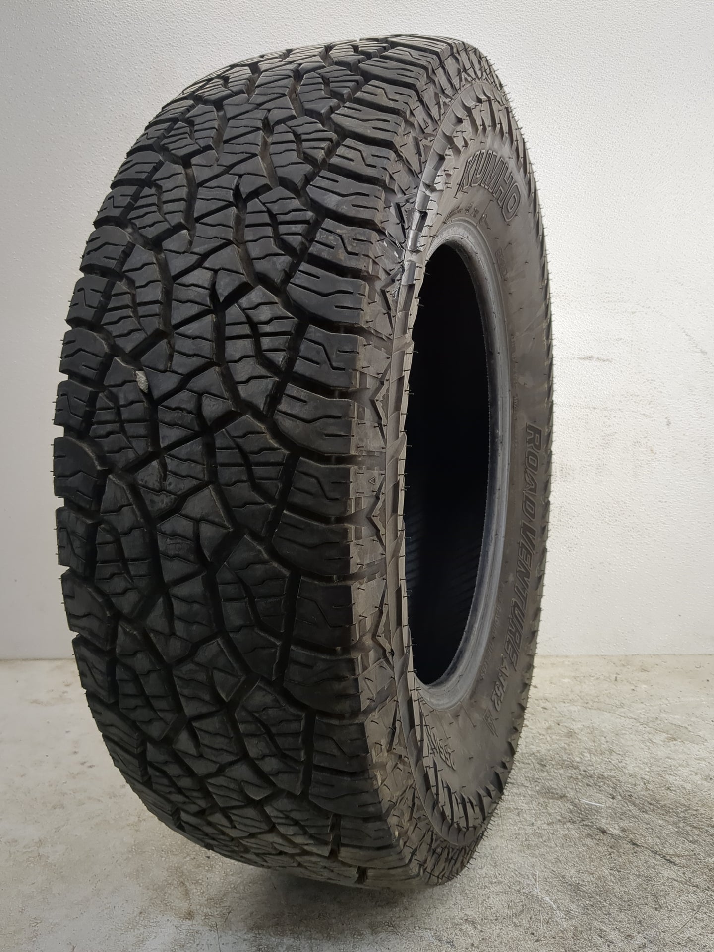 Used Tire 255/70R17 KUMHO ROADVENTURE AT52 112T - Tread Depth 11/32 - Oemusedautoparts1.com