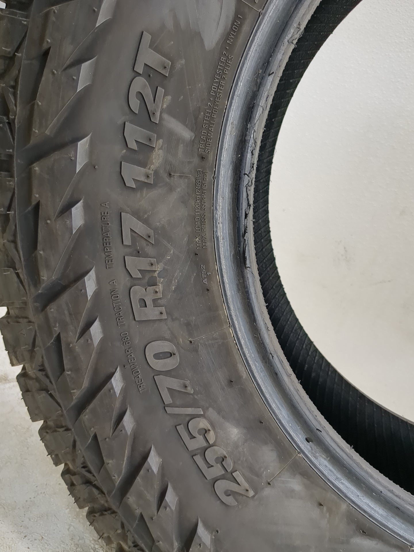 Used Tire 255/70R17 KUMHO ROADVENTURE AT52 112T - Tread Depth 11/32 - Oemusedautoparts1.com