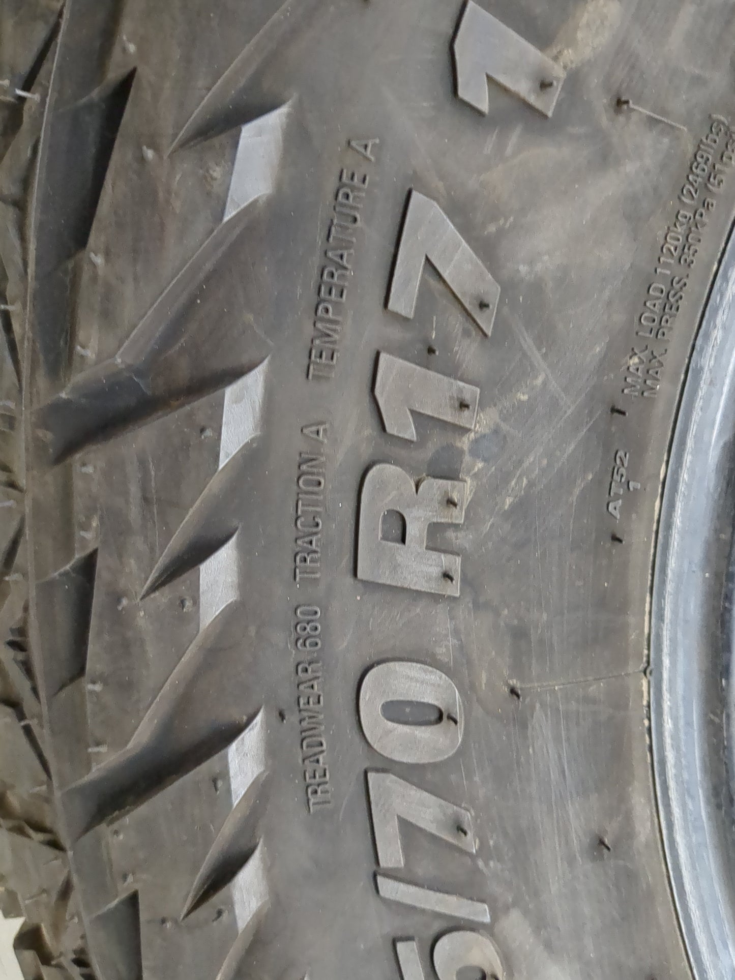 Used Tire 255/70R17 KUMHO ROADVENTURE AT52 112T - Tread Depth 11/32 - Oemusedautoparts1.com