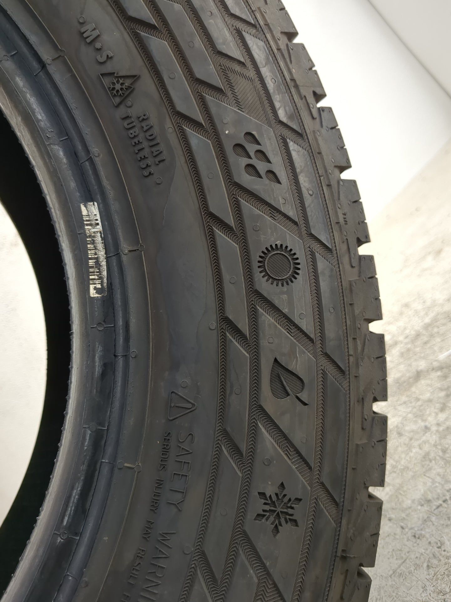 Used Tire 235/65R16C CONTINENTAL VANCONTACT A/S ULTRA 121/119R - 10/32 - Oemusedautoparts1.com