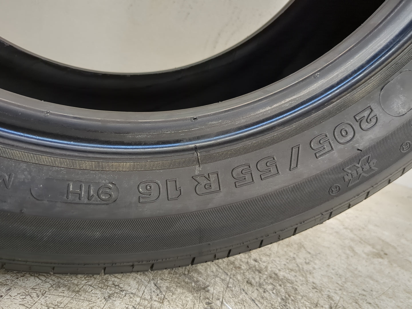 Used Tire 205/55R16 MICHELIN ENERGY MXV4 91H - Tread Depth 10/32 - Oemusedautoparts1.com