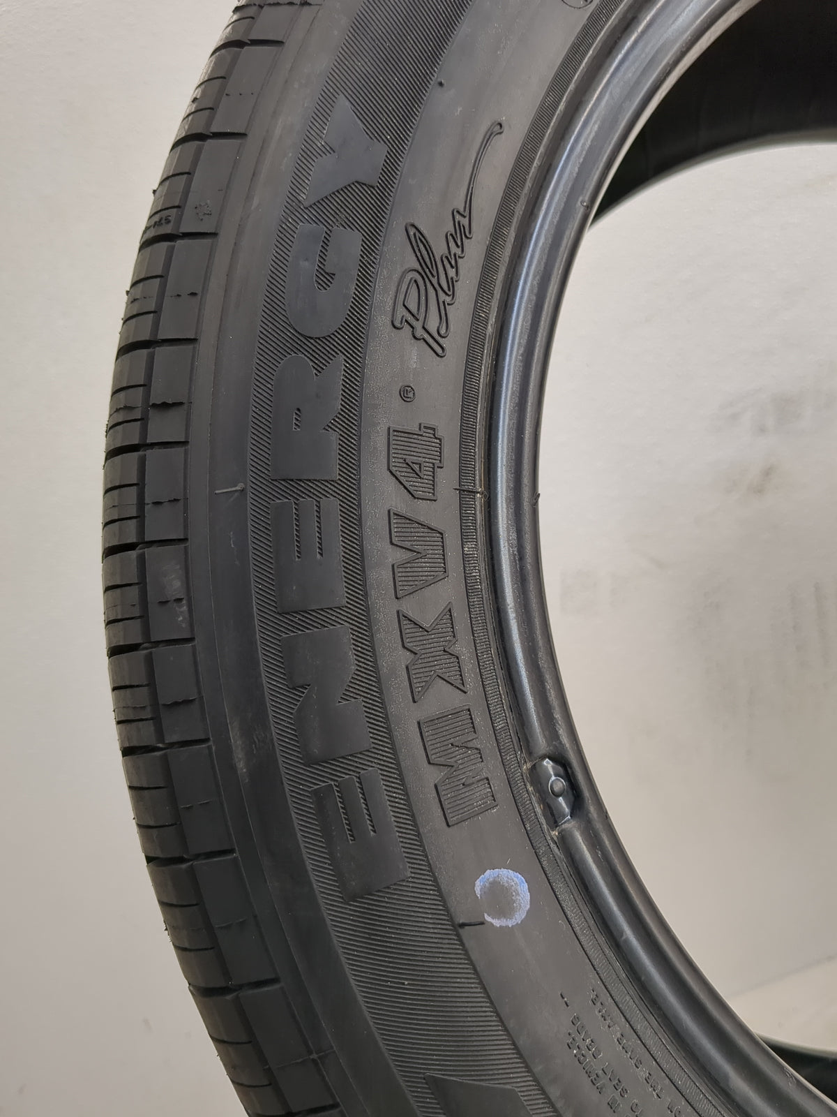 Used Tire 205/55R16 MICHELIN ENERGY MXV4 91H - Tread Depth 10/32 - Oemusedautoparts1.com