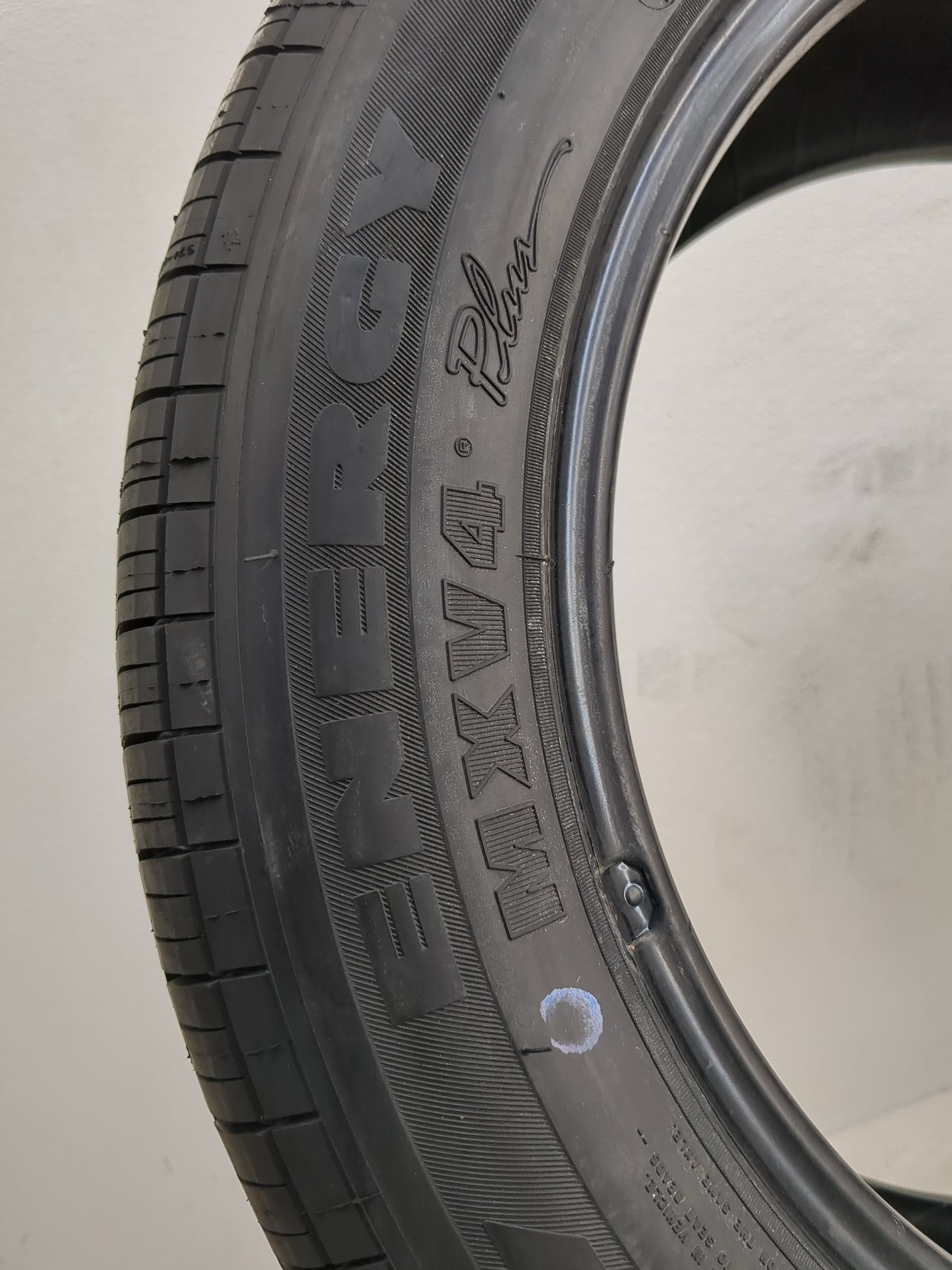 Used Tire 205/55R16 MICHELIN ENERGY MXV4 91H - Tread Depth 10/32 - Oemusedautoparts1.com