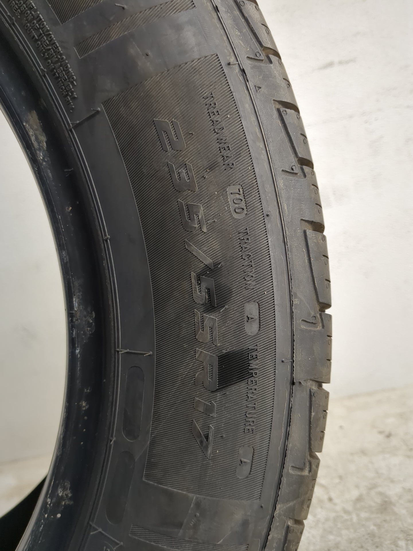 Used Tire 235/55R17 MASTERCRAFT COURSER QUEST PLUS 99H - Tread Depth 10/32 - Oemusedautoparts1.com