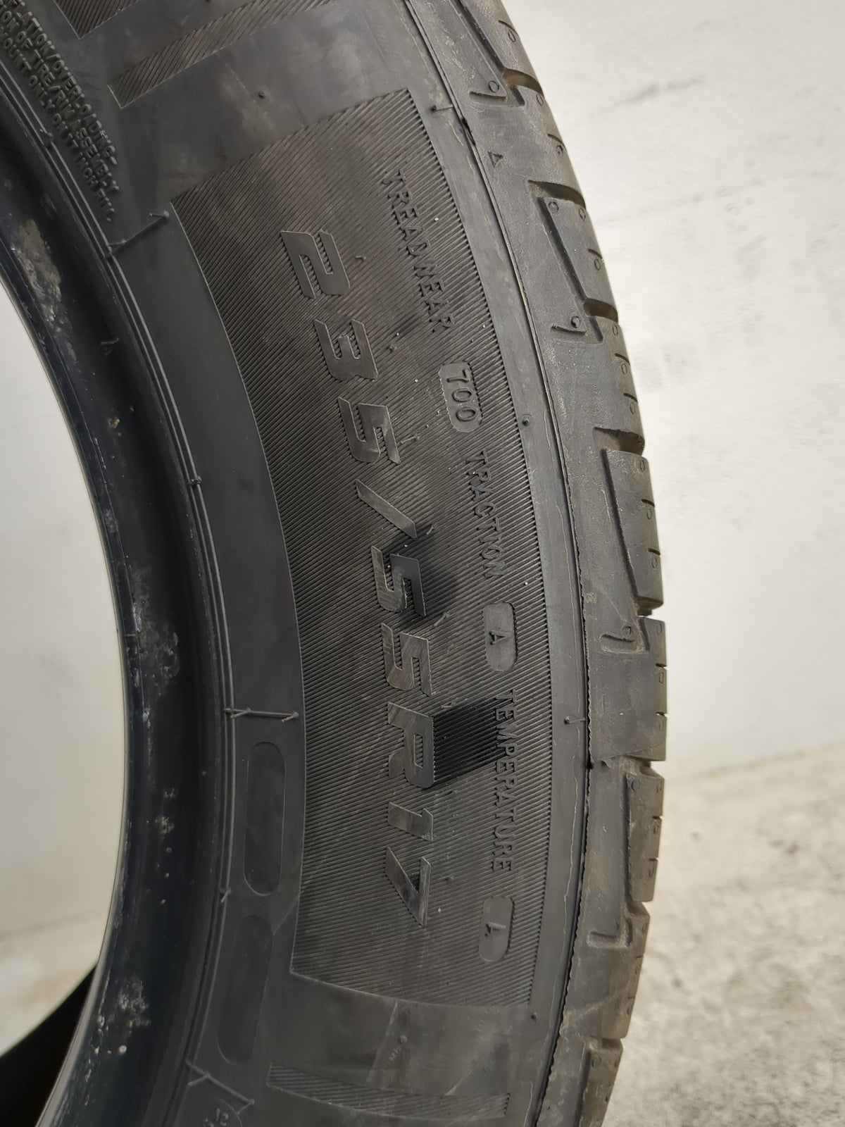 Used Tire 235/55R17 MASTERCRAFT COURSER QUEST PLUS 99H - Tread Depth 10/32 - Oemusedautoparts1.com