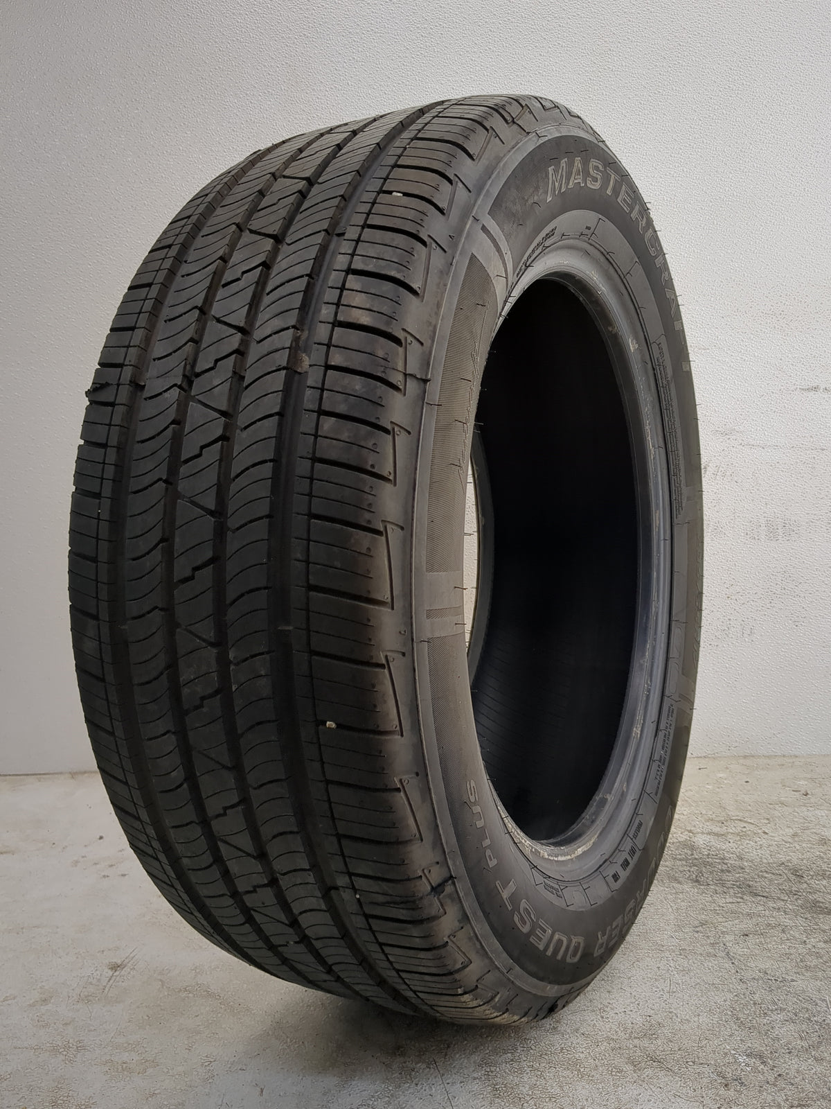 Used Tire 235/55R17 MASTERCRAFT COURSER QUEST PLUS 99H - Tread Depth 10/32 - Oemusedautoparts1.com