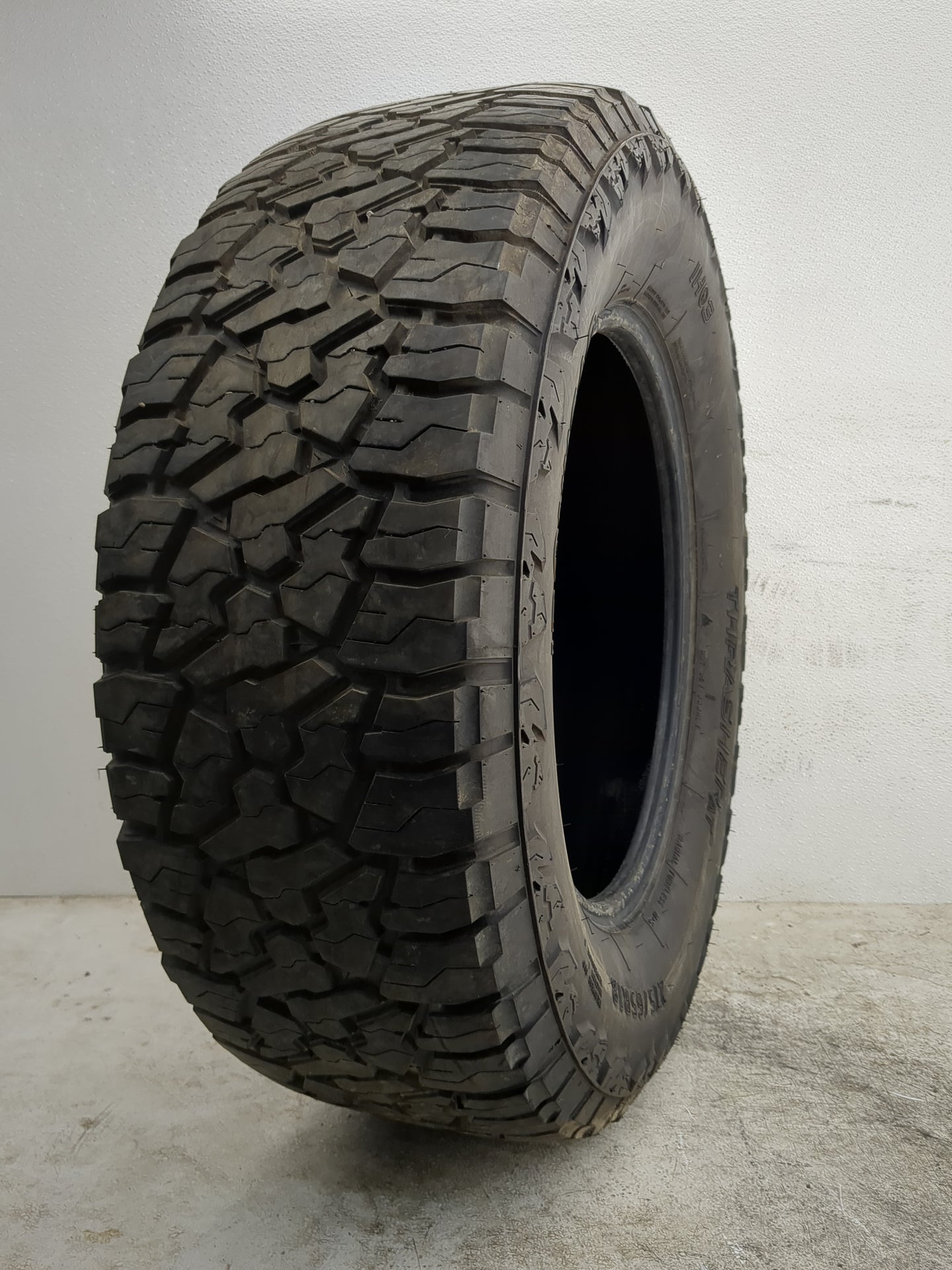 Used Tire 275/65R18 IRONHEAD THRASHER AT IH03 116T - Tread Depth 4/32 - Oemusedautoparts1.com