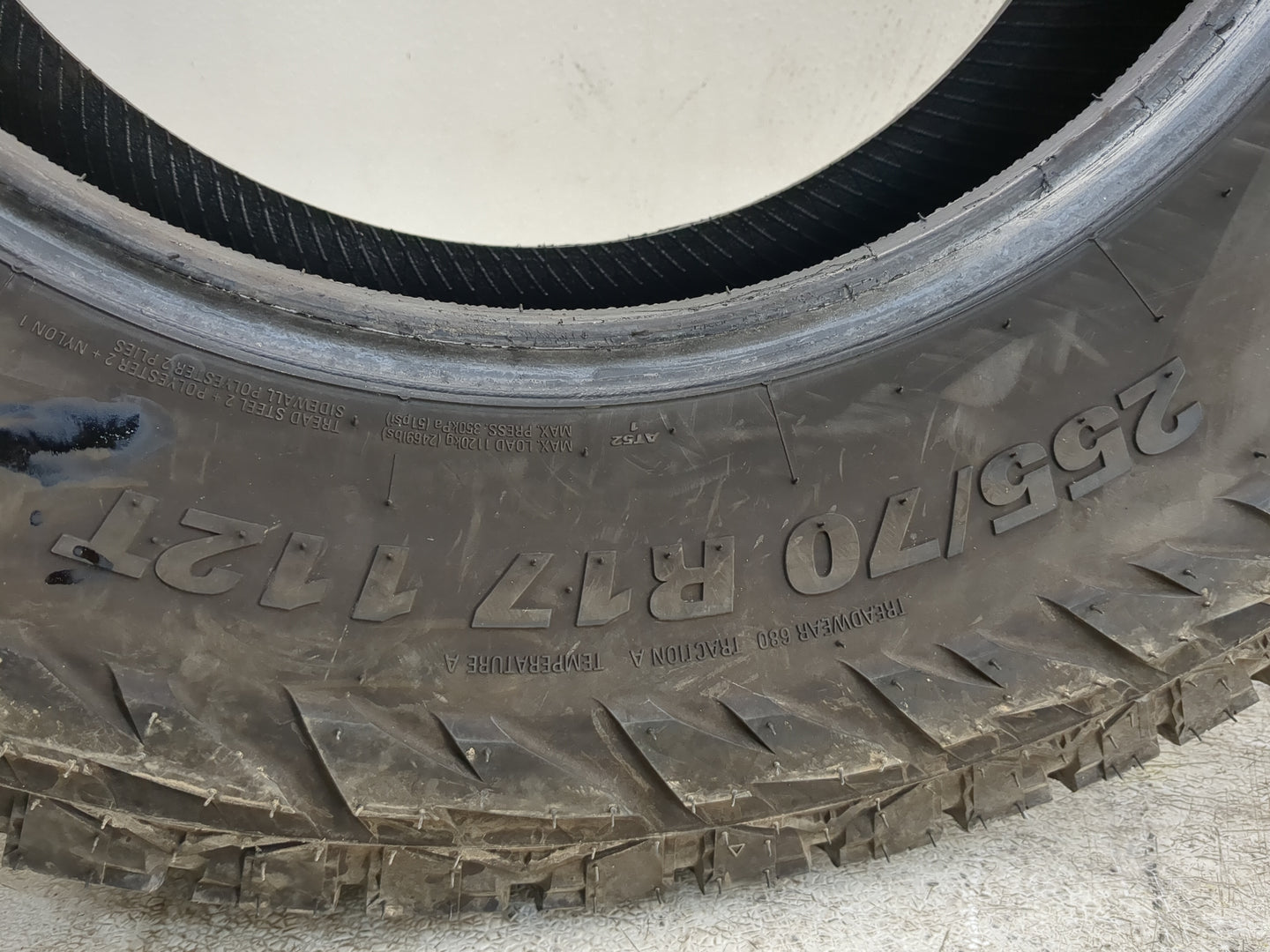 Used Tire AT52 KUMHO ROADVENTURE AT52 112T - Tread Depth 11.5/32 - Oemusedautoparts1.com