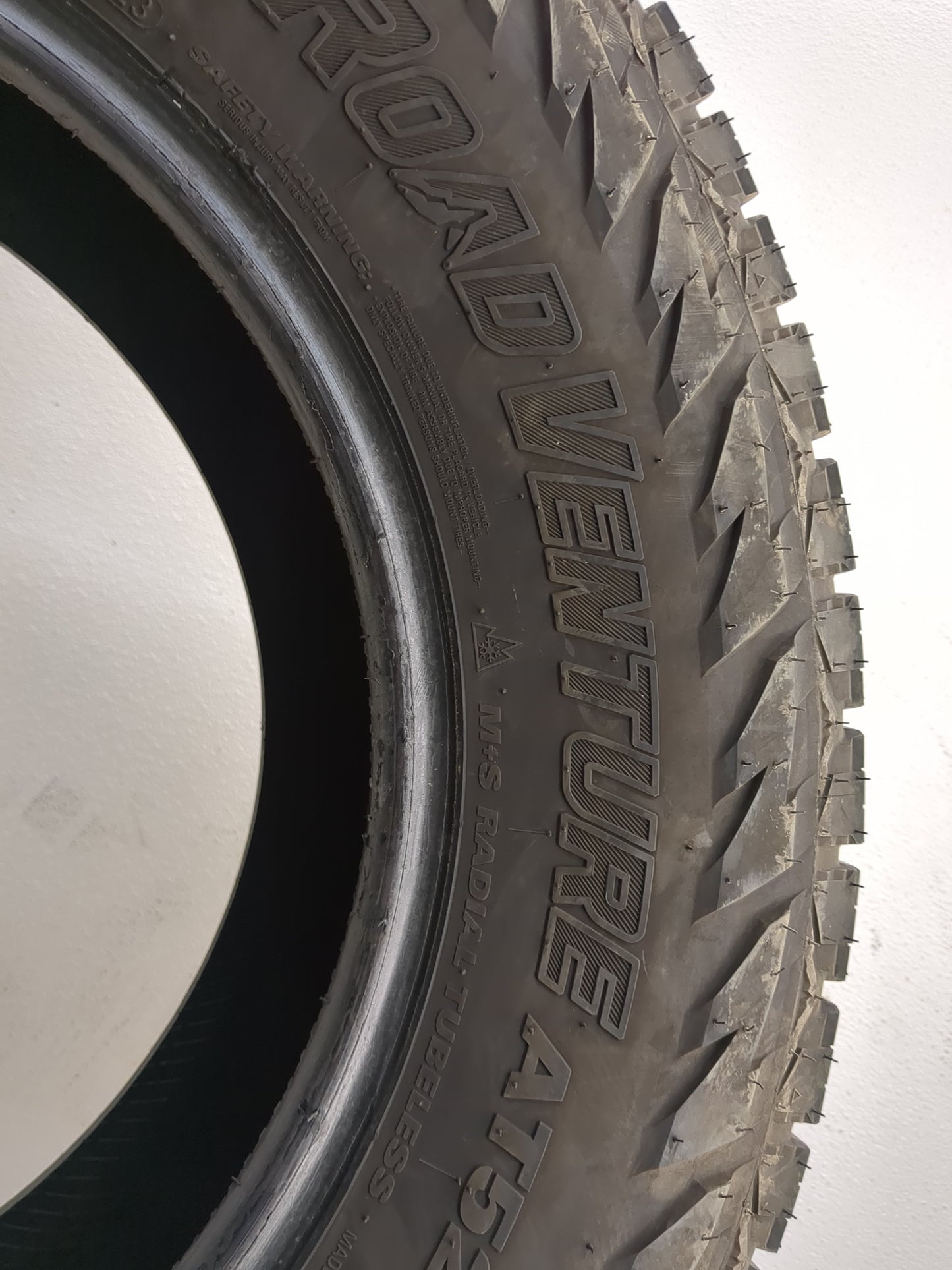 Used Tire AT52 KUMHO ROADVENTURE AT52 112T - Tread Depth 11.5/32 - Oemusedautoparts1.com
