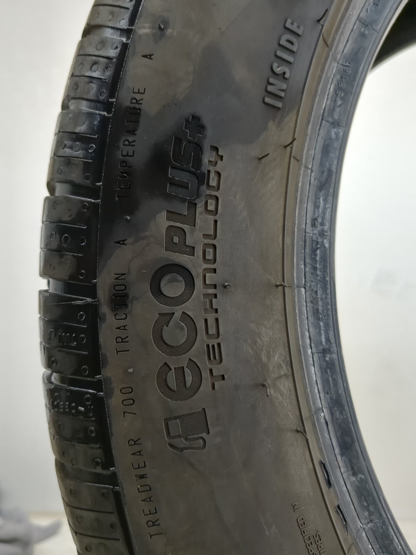 Used Tire 205/55R16 CONTINENTAL PURECONTACT LS 91V - Tread Depth 7/32 - Oemusedautoparts1.com