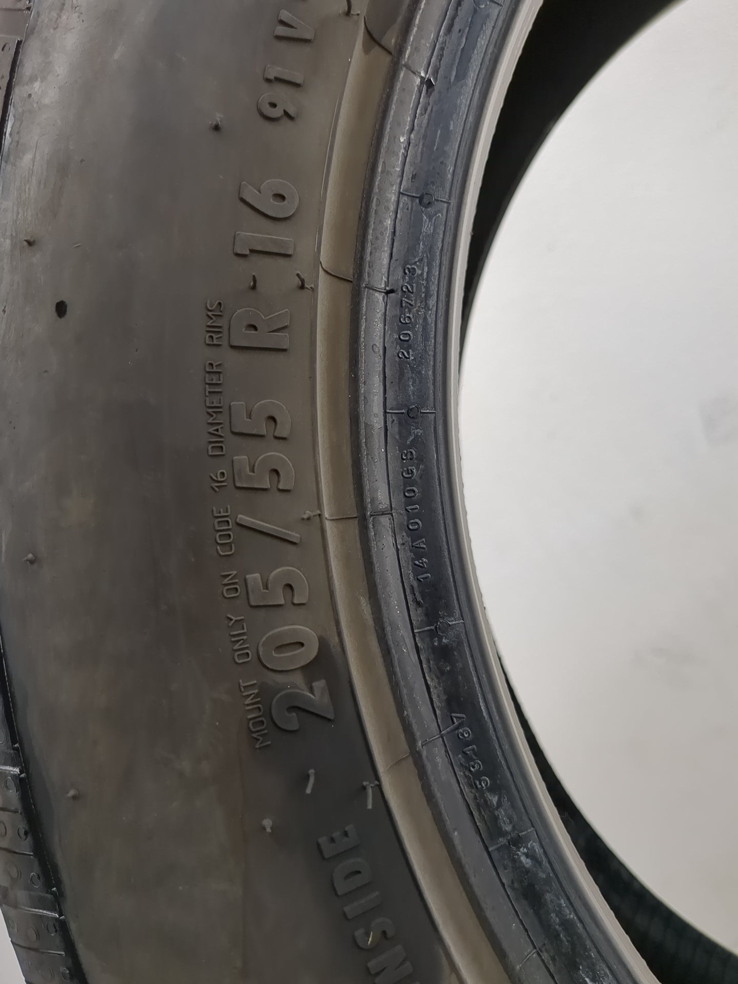 Used Tire 205/55R16 CONTINENTAL PURECONTACT LS 91V - Tread Depth 7/32 - Oemusedautoparts1.com