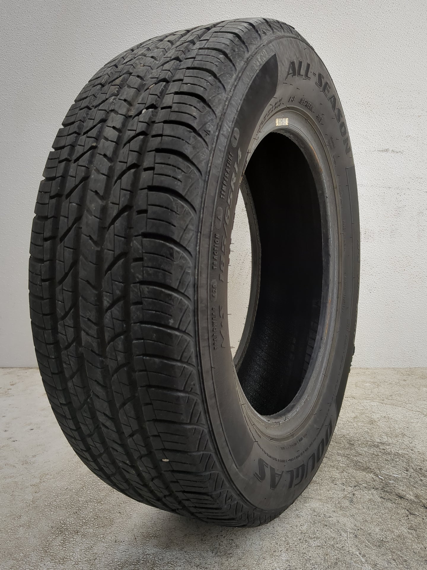 Used Tire 185/65R14 DOUGLAS ALL SEASON 86S - Tread Depth 7/32 - Oemusedautoparts1.com