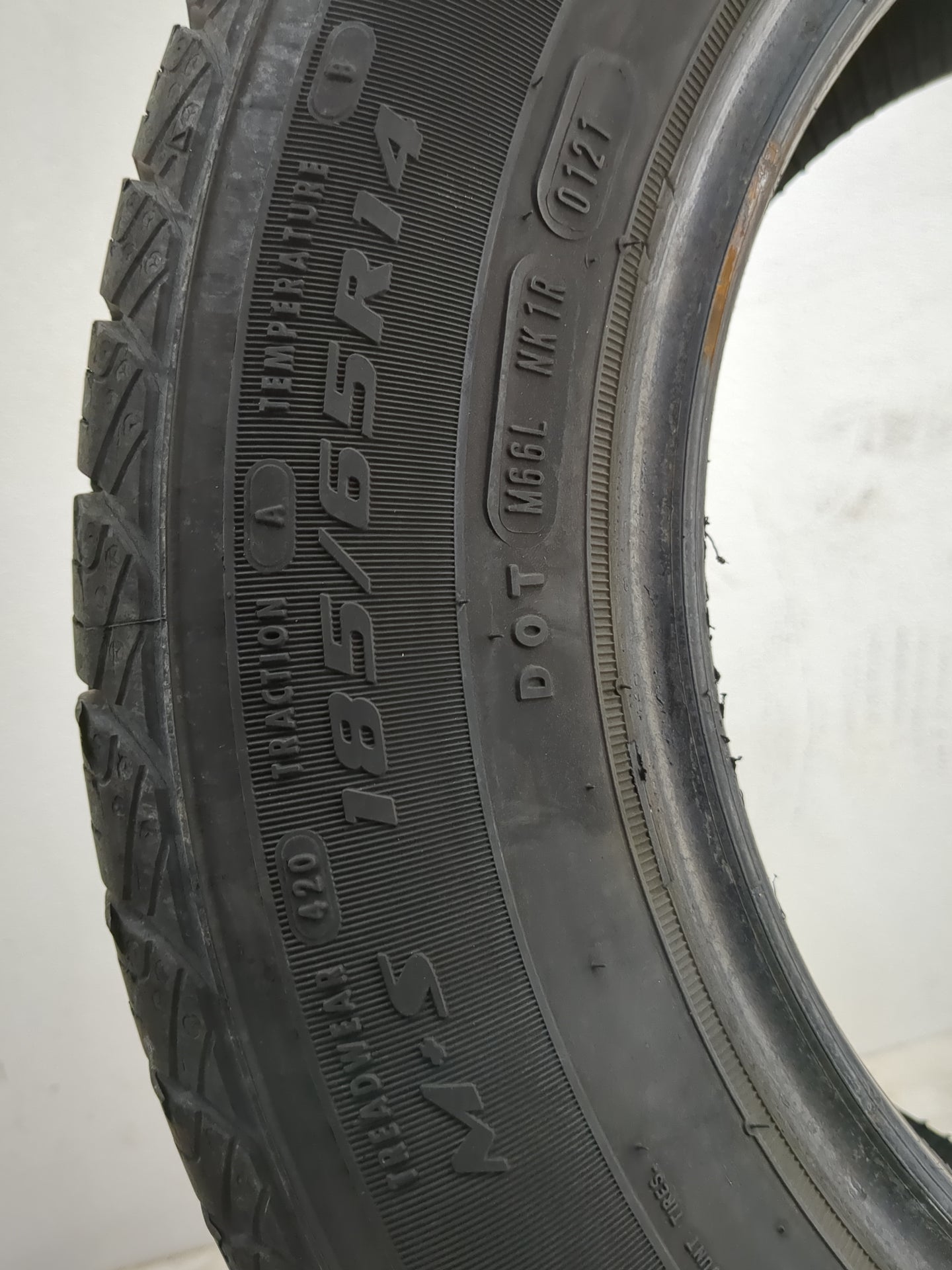 Used Tire 185/65R14 DOUGLAS ALL SEASON 86S - Tread Depth 7/32 - Oemusedautoparts1.com