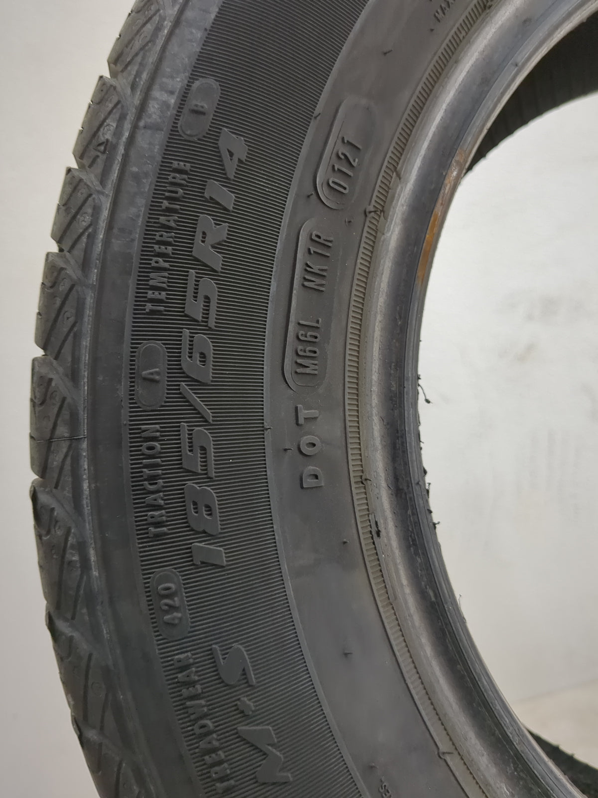 Used Tire 185/65R14 DOUGLAS ALL SEASON 86S - Tread Depth 7/32 - Oemusedautoparts1.com