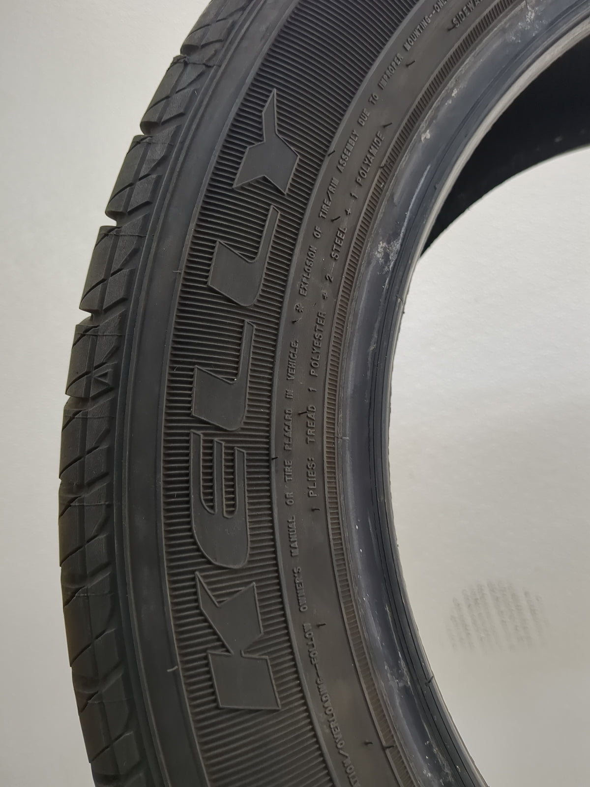 Used Tire 215/55R17 KELLY EDGE A/S 94V - Tread Depth 6/32 - Oemusedautoparts1.com