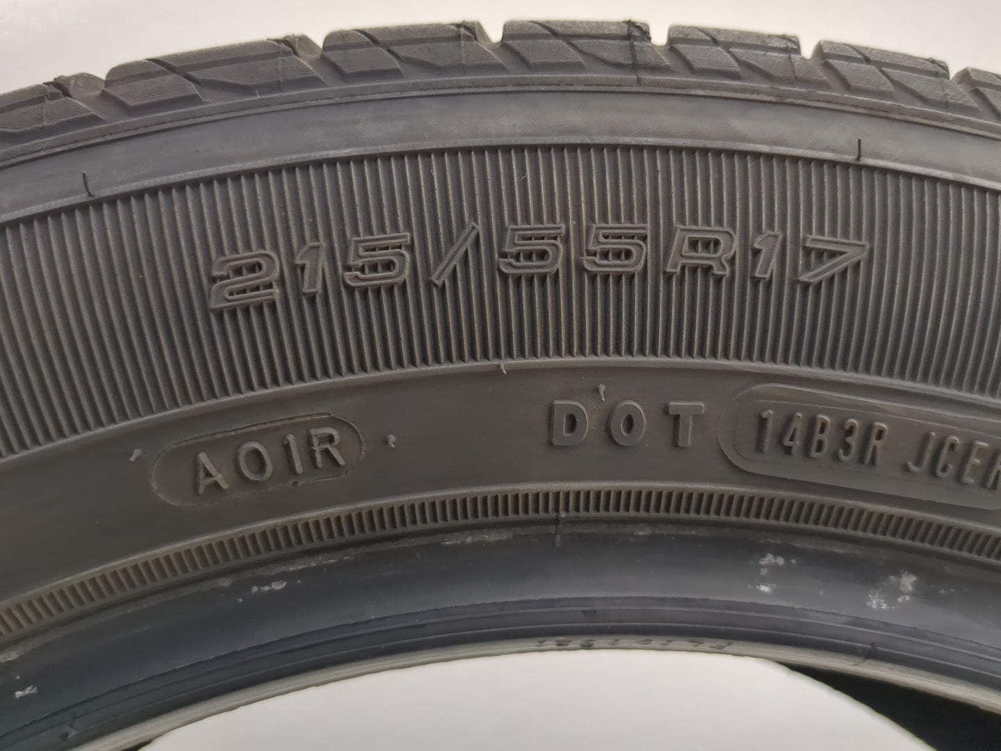 Used Tire 215/55R17 KELLY EDGE A/S 94V - Tread Depth 6/32 - Oemusedautoparts1.com