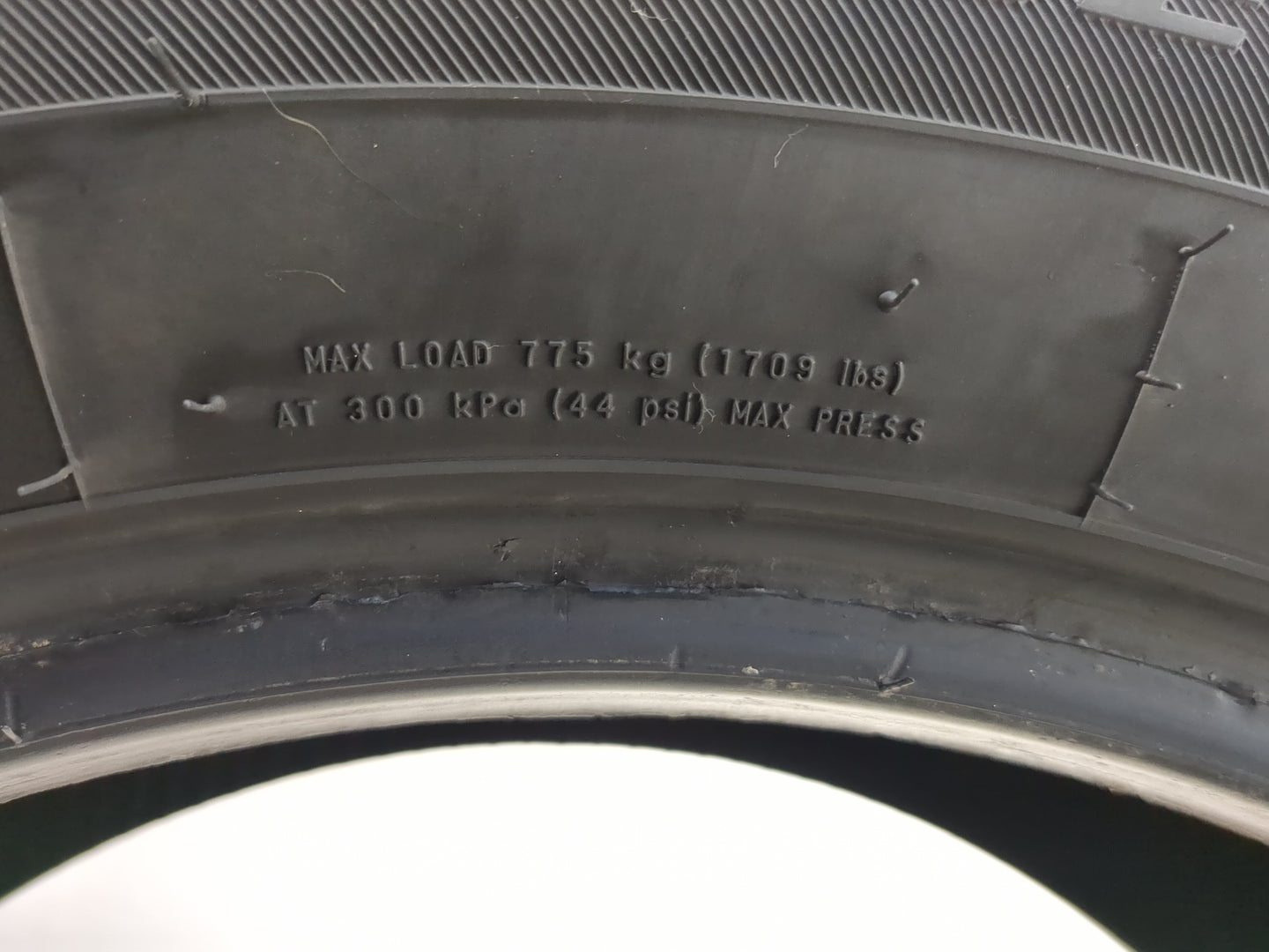 Used Tire 235/55R17 FIRESTONE ALL SEASON 99T - Tread Depth 9/32 - Oemusedautoparts1.com