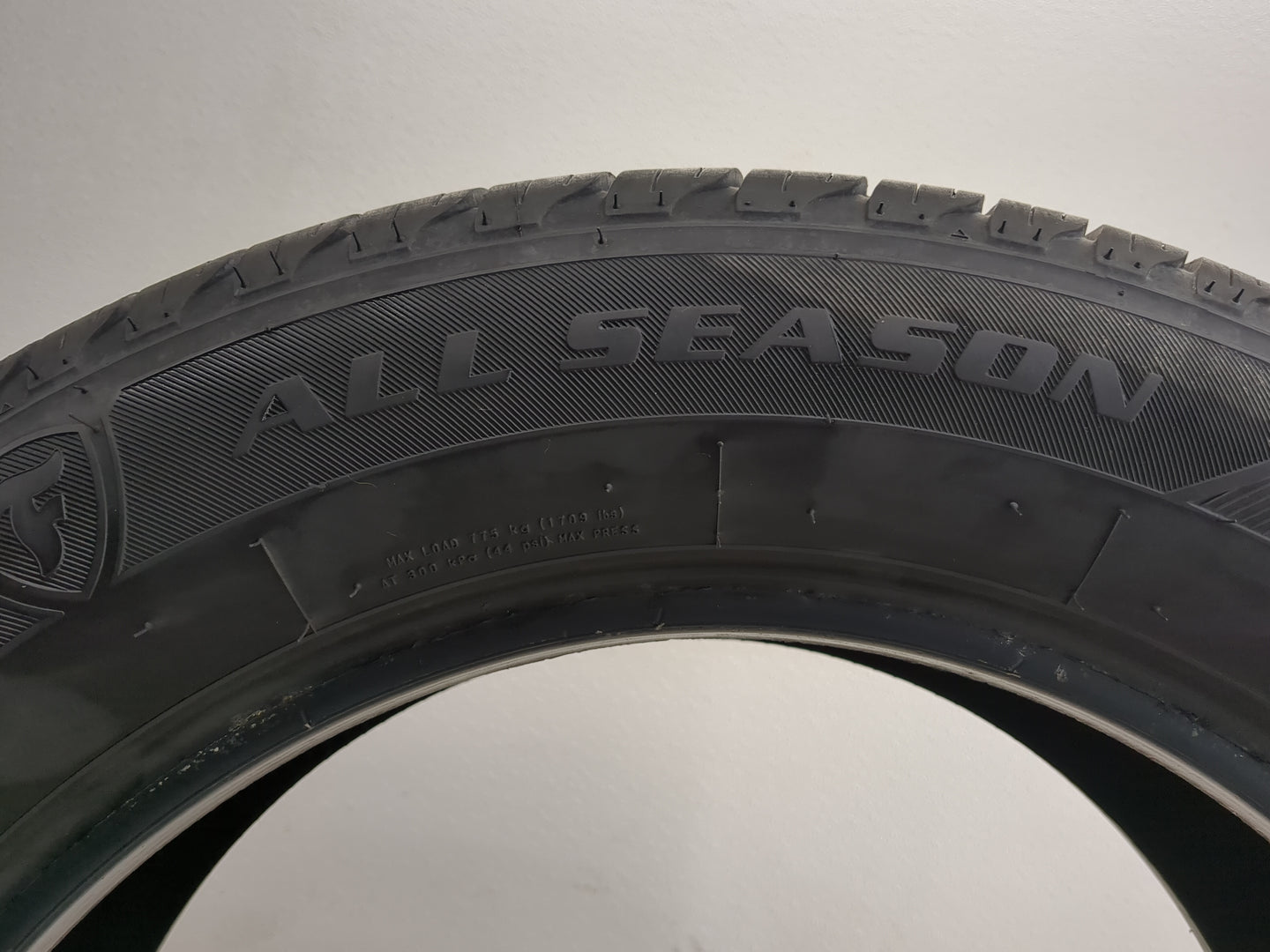 Used Tire 235/55R17 FIRESTONE ALL SEASON 99T - Tread Depth 9/32 - Oemusedautoparts1.com