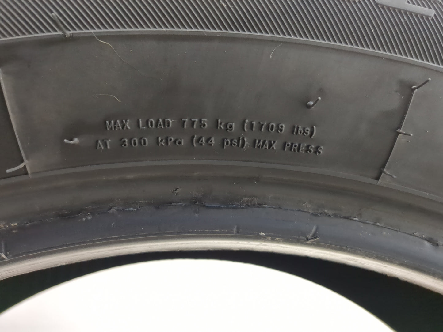 Used Tire 235/55R17 FIRESTONE ALL SEASON 99T - Tread Depth 9/32 - Oemusedautoparts1.com