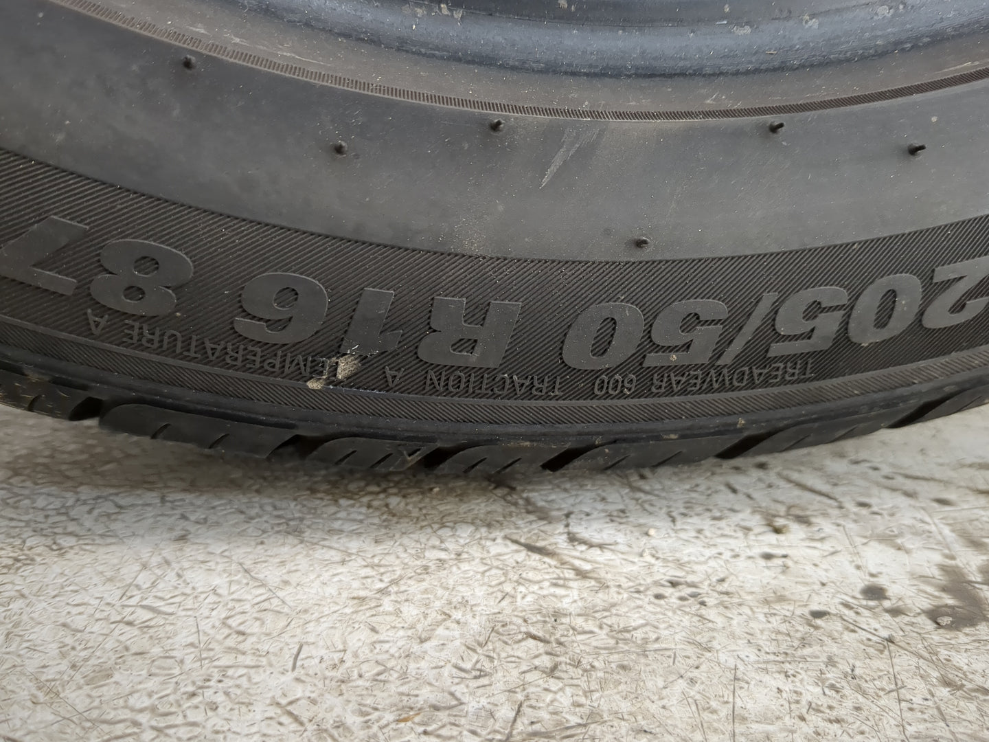 Used Tire 205/50R16 SUREDRIVE TOURING A/S 87V - Tread Depth 10.5/32 - Oemusedautoparts1.com