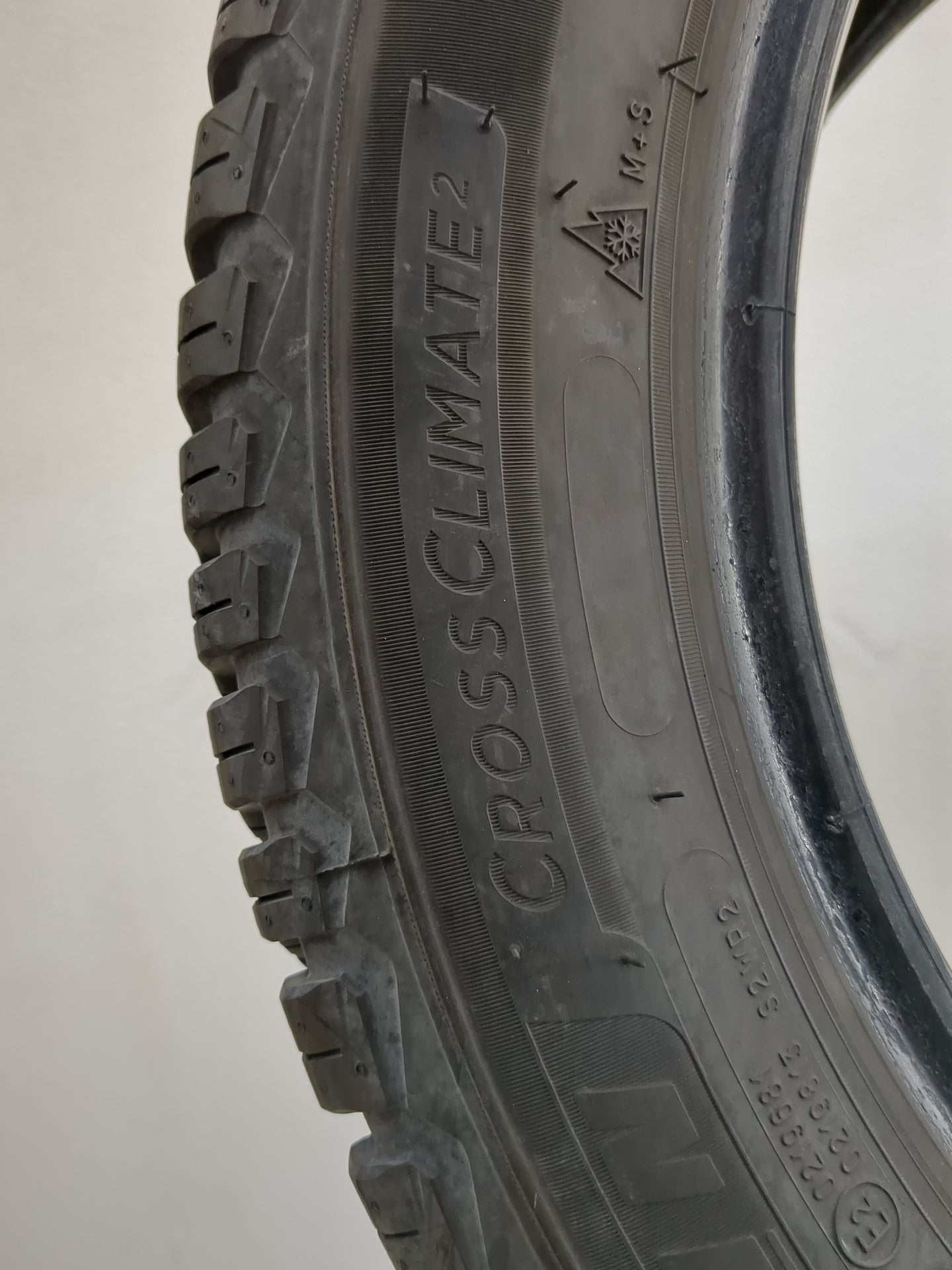 Used Tire 235/50R17 MICHELIN CROSSCLIMATE2 96H - Tread Depth 8.5/32 - Oemusedautoparts1.com
