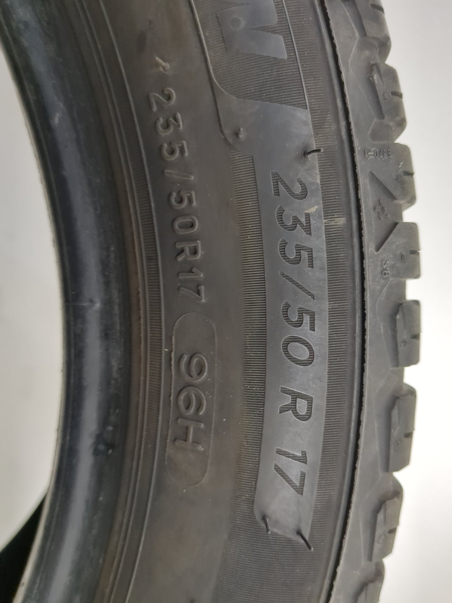 Used Tire 235/50R17 MICHELIN CROSSCLIMATE2 96H - Tread Depth 8.5/32 - Oemusedautoparts1.com