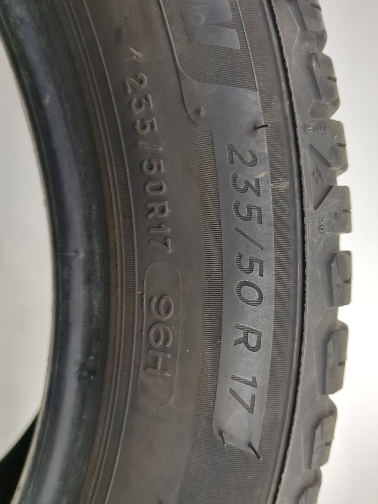 Used Tire 235/50R17 MICHELIN CROSSCLIMATE2 96H - Tread Depth 8.5/32 - Oemusedautoparts1.com