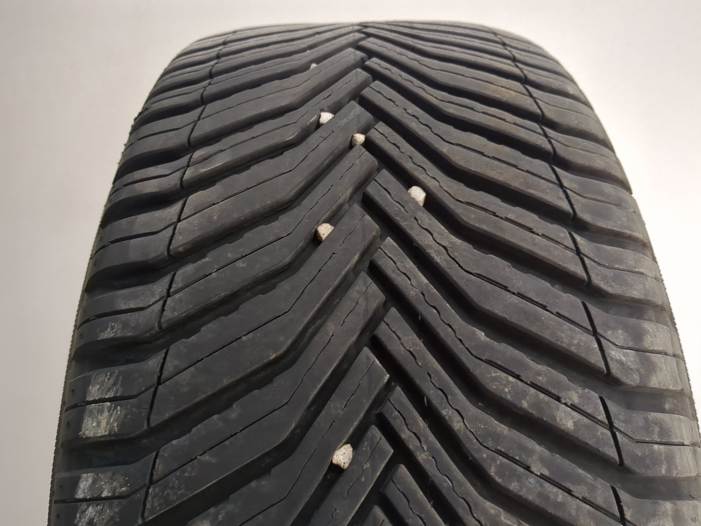 Used Tire 235/50R17 MICHELIN CROSSCLIMATE2 96H - Tread Depth 8.5/32 - Oemusedautoparts1.com