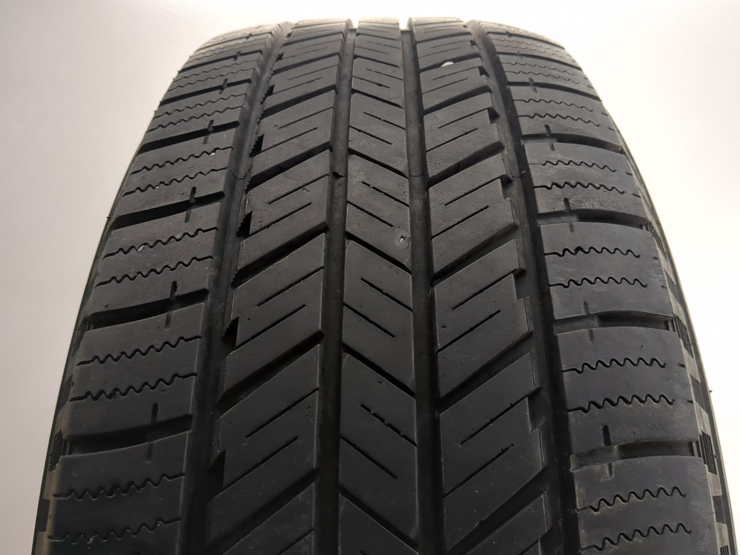 Used Tire 245/60R18 PARAGON TOUR CUV 105H - Tread Depth 9/32 - Oemusedautoparts1.com