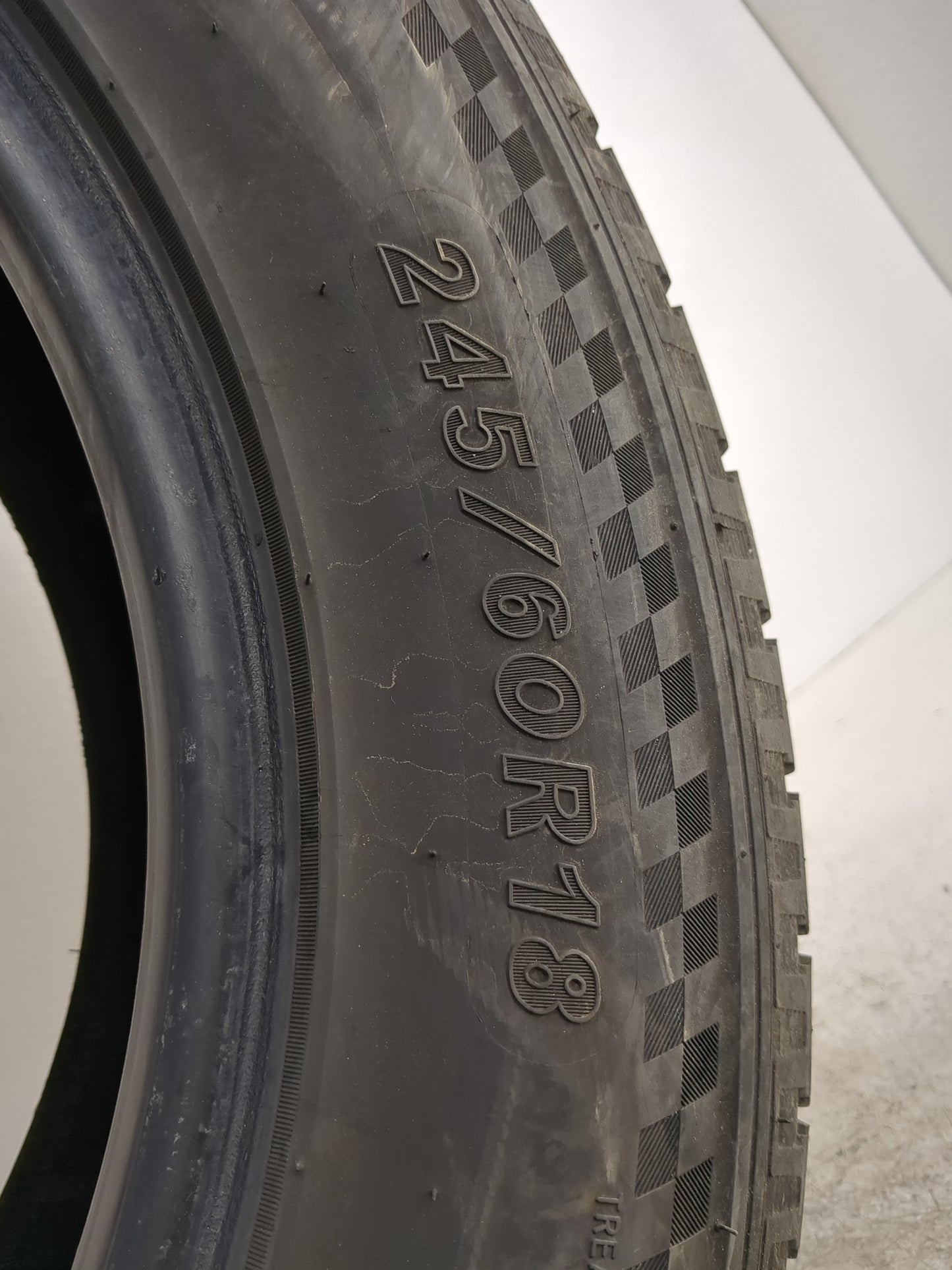 Used Tire 245/60R18 PARAGON TOUR CUV 105H - Tread Depth 9/32 - Oemusedautoparts1.com