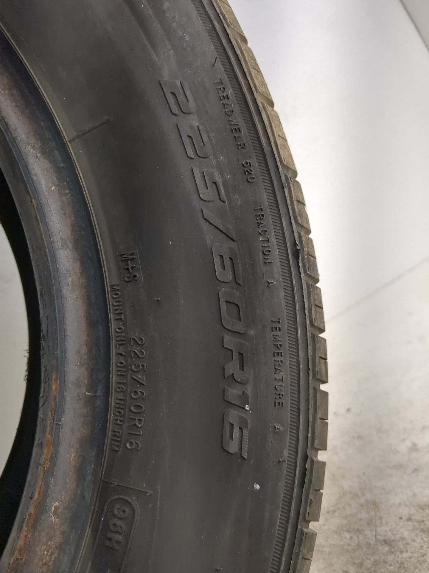 Used Tire 225/60R16 STARFIRE SOLARUS AS 98H - Tread Depth 9.5/32 - Oemusedautoparts1.com