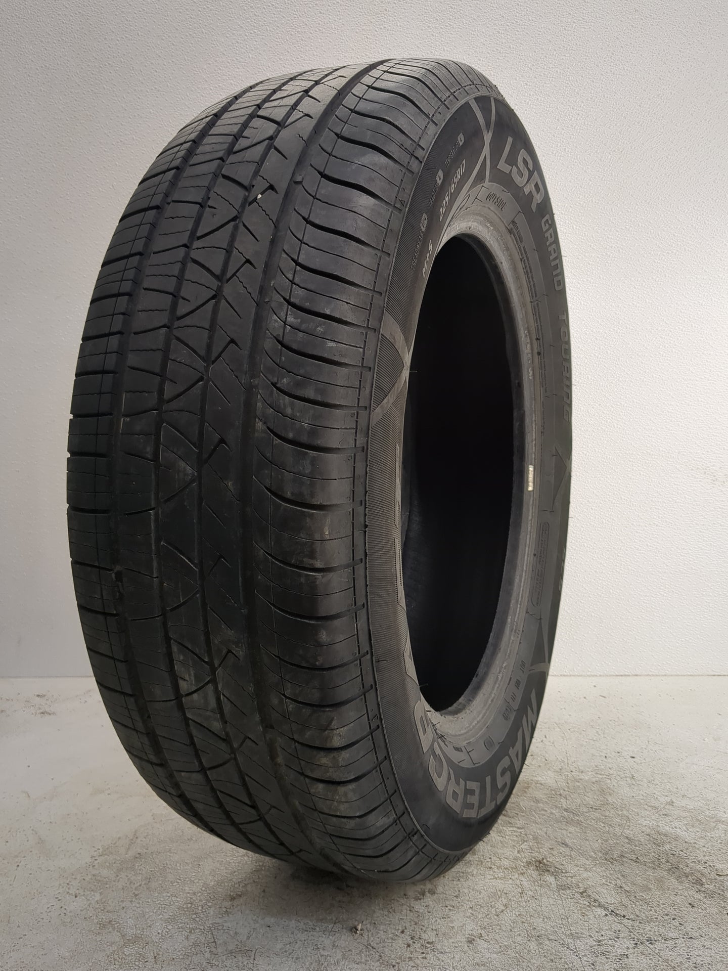 Used Tire 225/65R17 MASTERCRAFT LSP GRAND TOURING 102T - Tread Depth 7/32 - Oemusedautoparts1.com