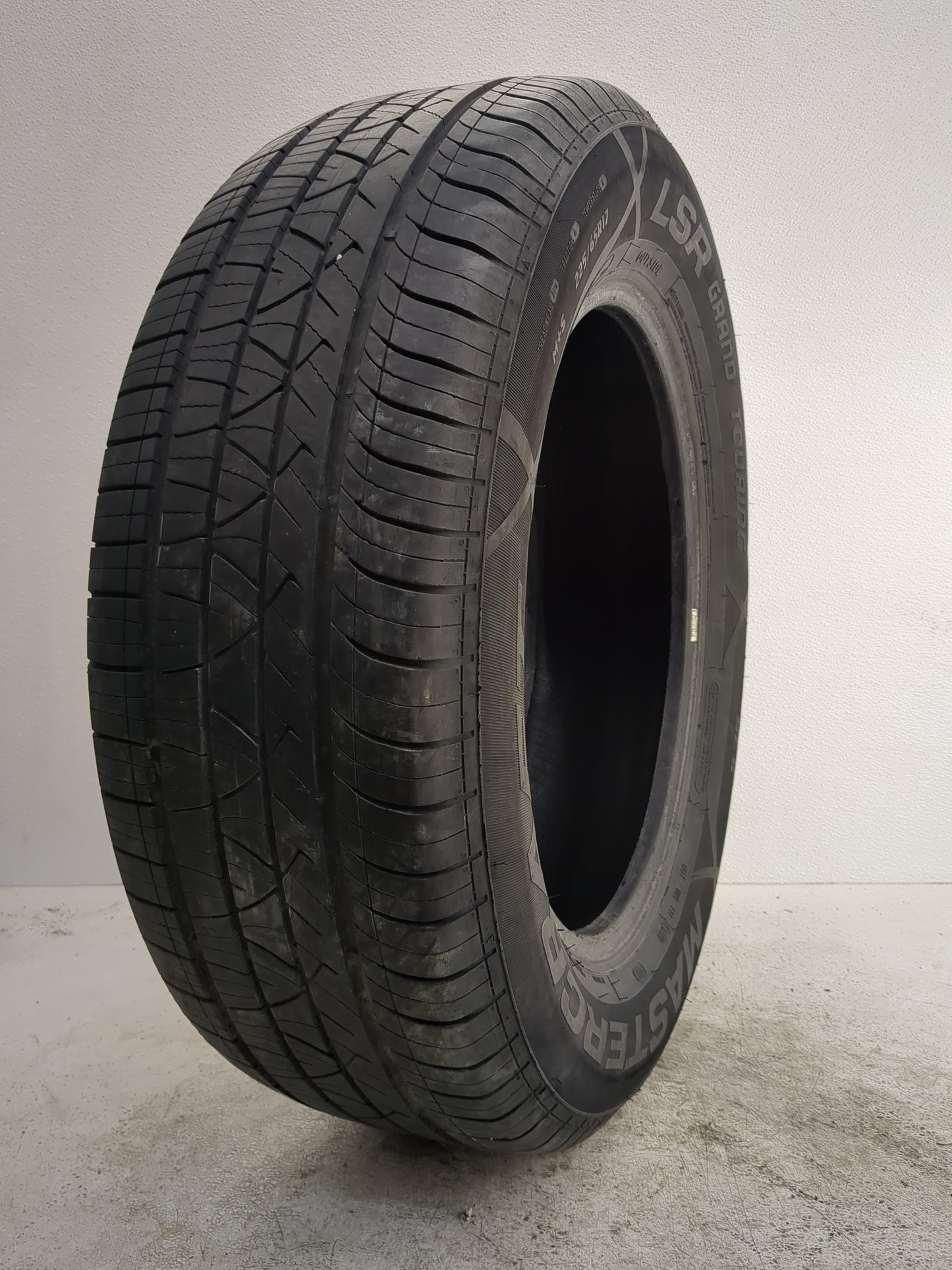 Used Tire 225/65R17 MASTERCRAFT LSP GRAND TOURING 102T - Tread Depth 7/32 - Oemusedautoparts1.com