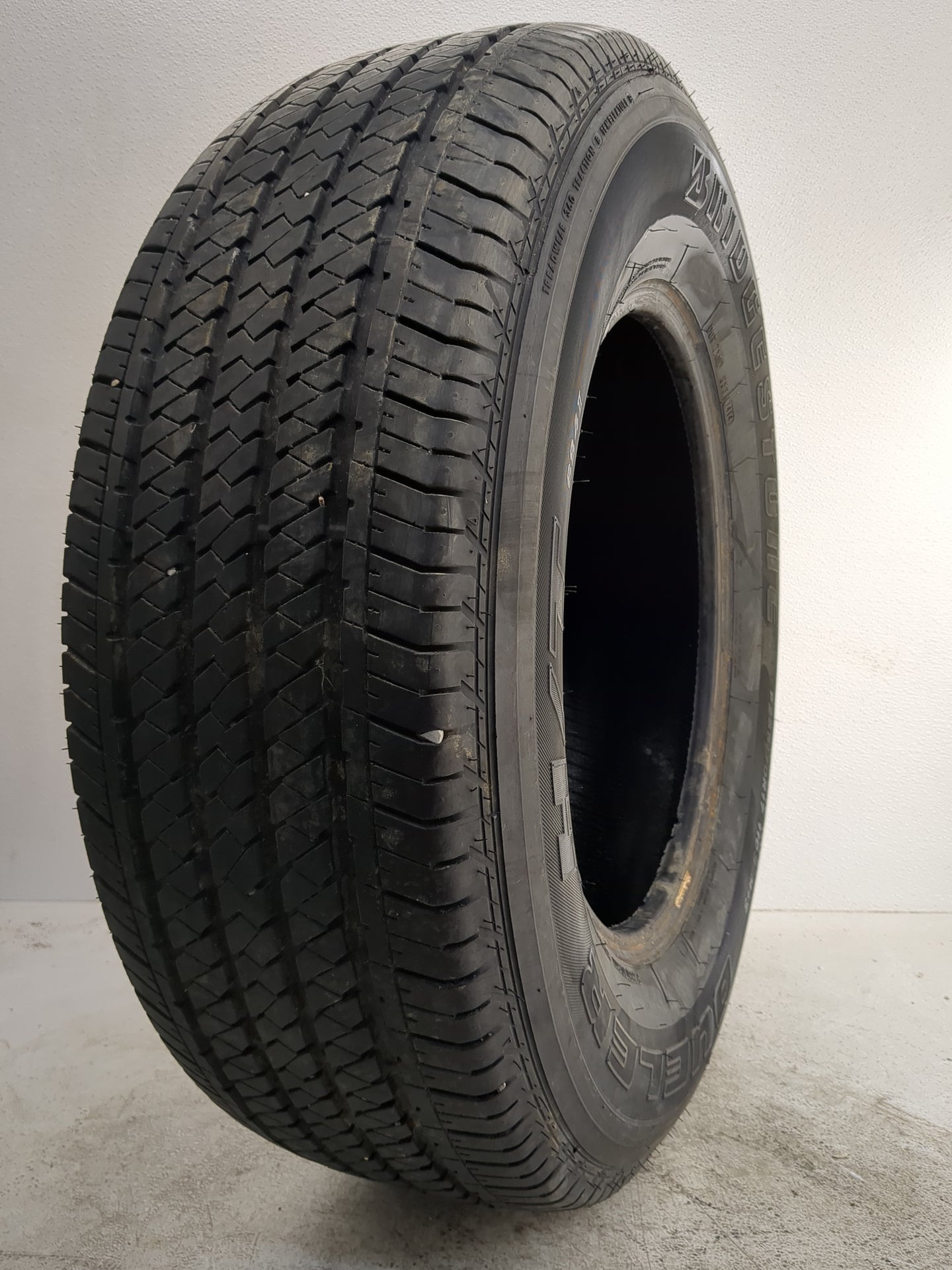 Used Tire P255/70R17 BRIDGETONE DUELER H/T 684II 110S - Tread Depth 9.5/32 - Oemusedautoparts1.com