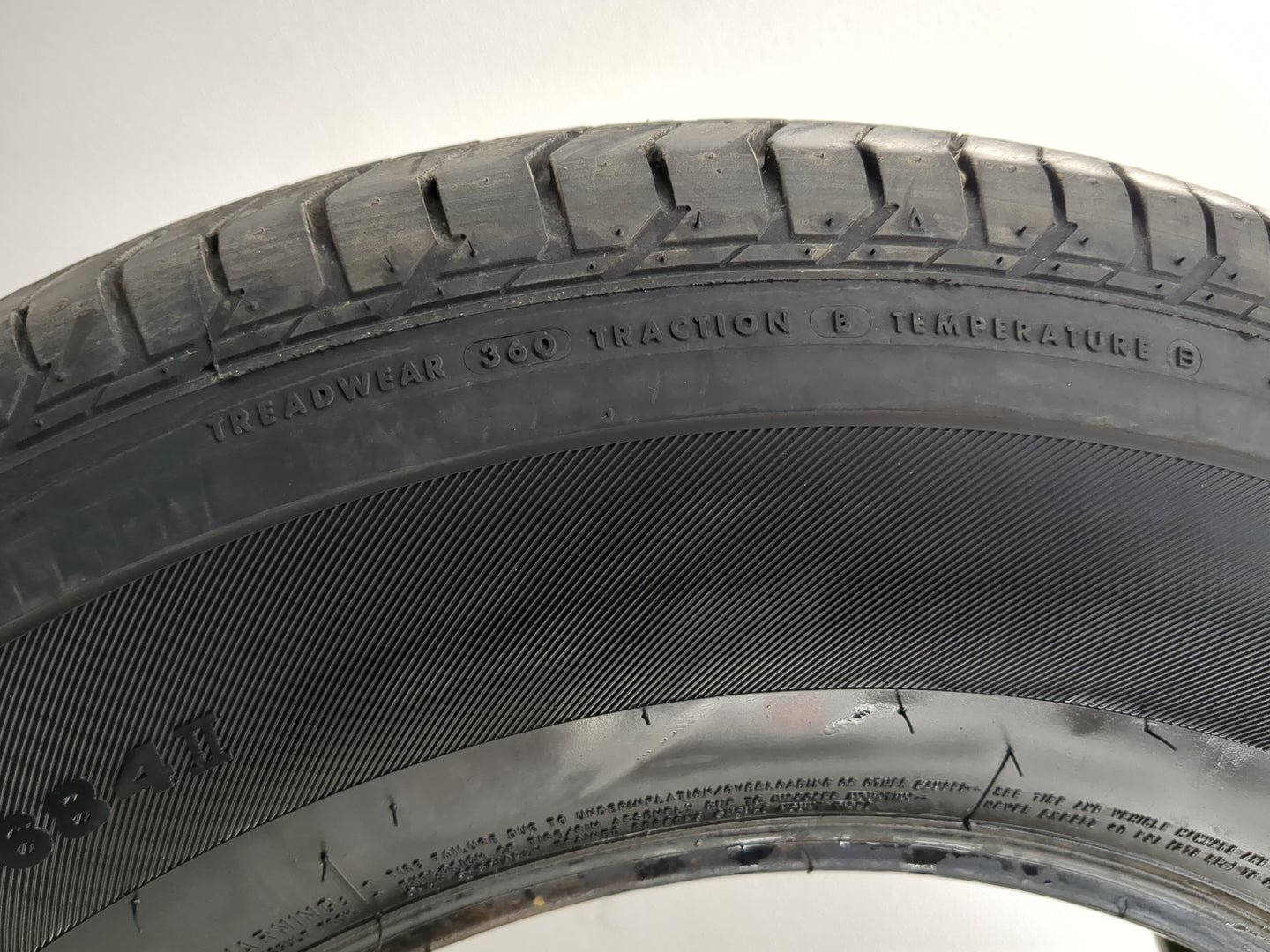 Used Tire P255/70R17 BRIDGETONE DUELER H/T 684II 110S - Tread Depth 9.5/32 - Oemusedautoparts1.com